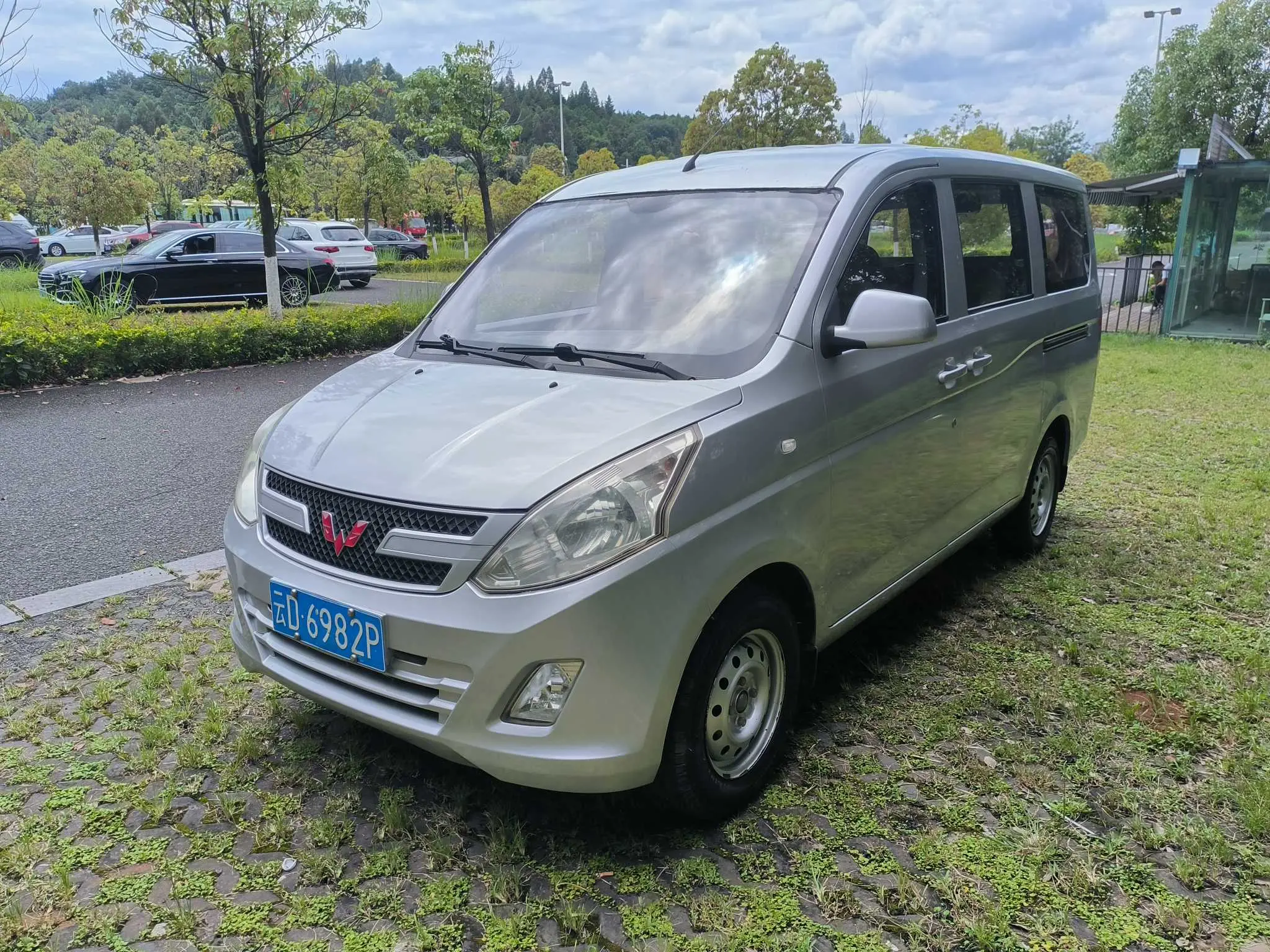 Wuling Rongguang V  из Китая