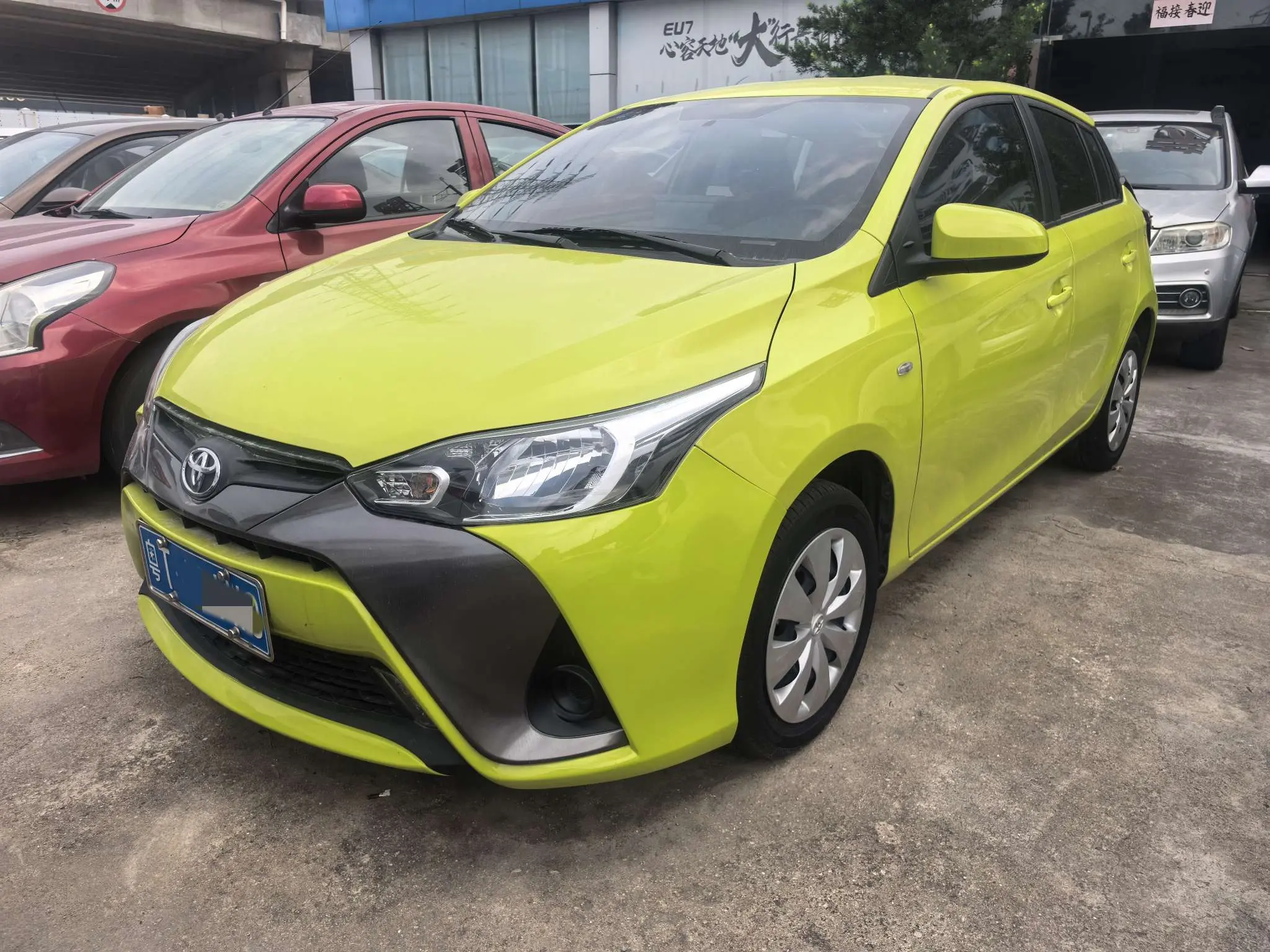 Toyota YARiS L to dazzle