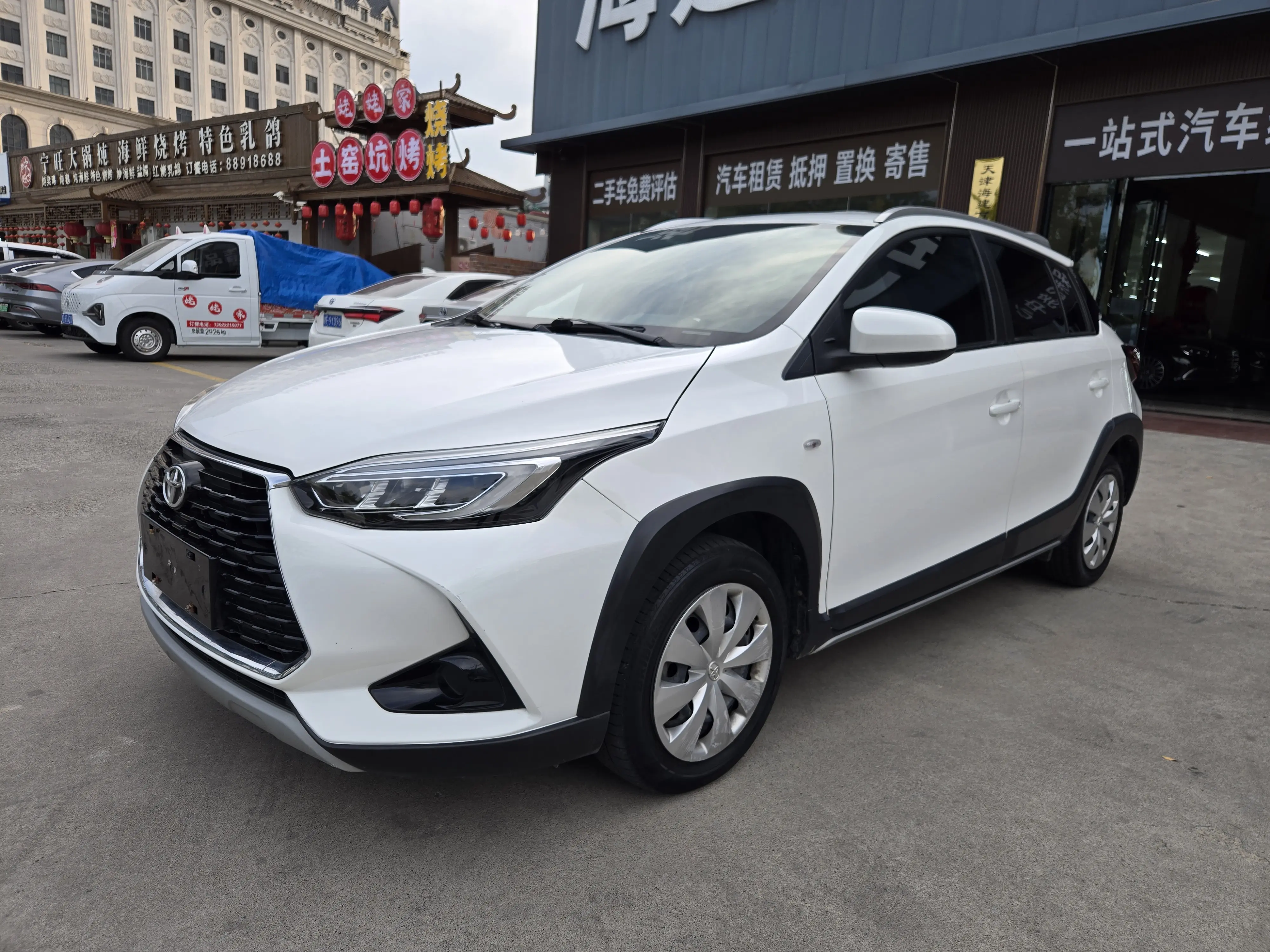 Toyota YARiS L to dazzle