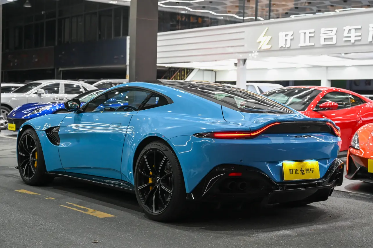 Aston Martin Vantage