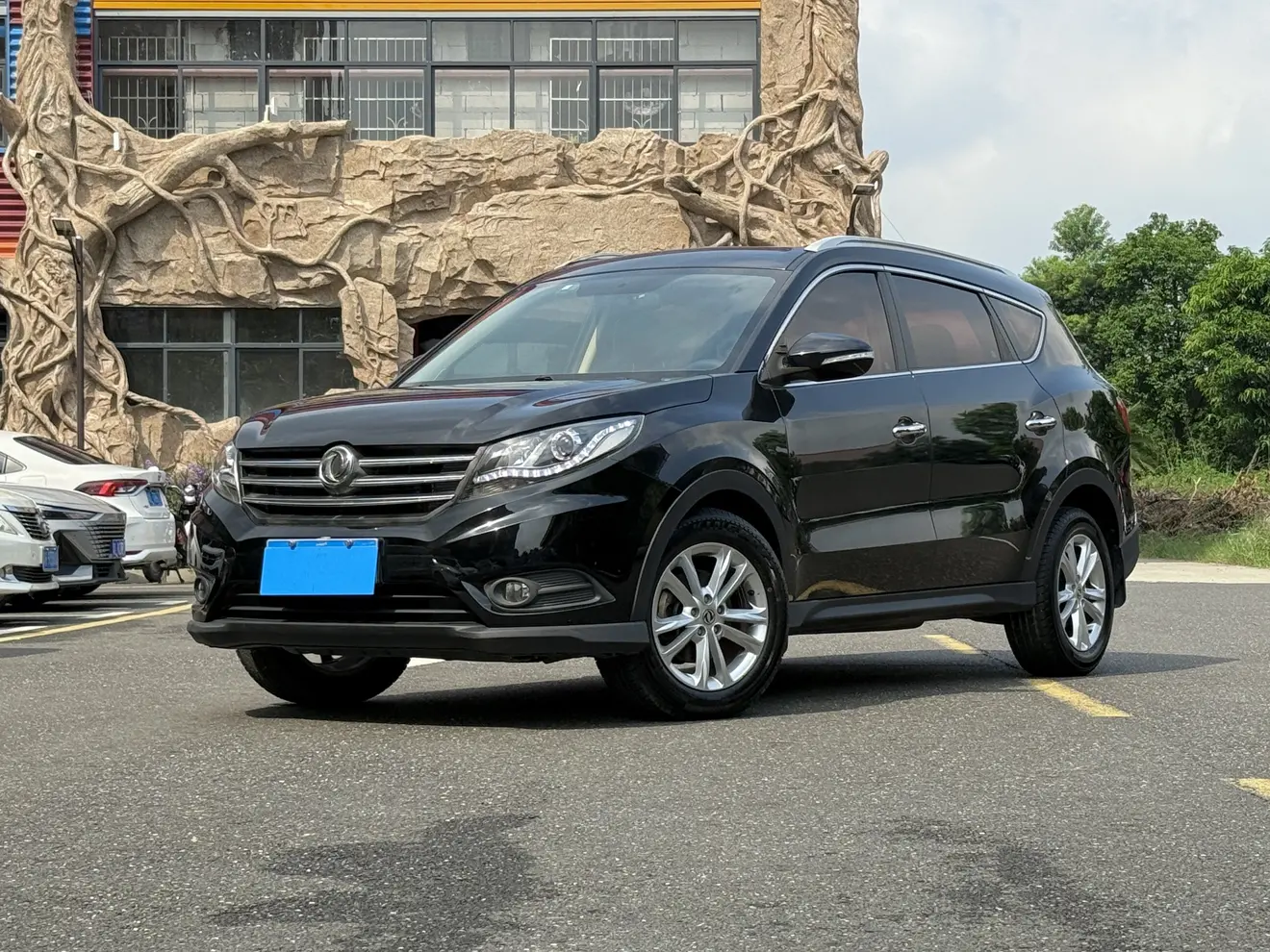 Dongfeng Fengon 580  из Китая