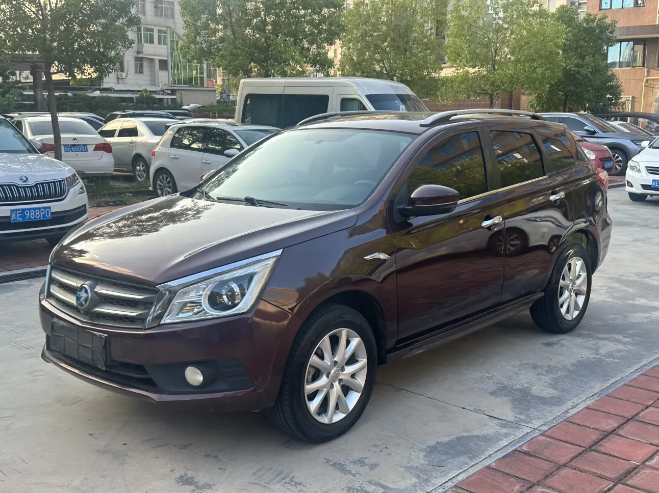 Kai Chen Venucia T70