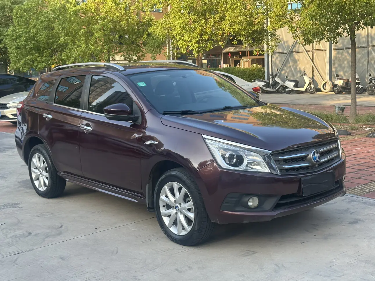 Kai Chen Venucia T70