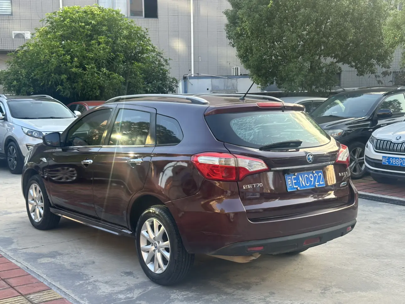 Kai Chen Venucia T70