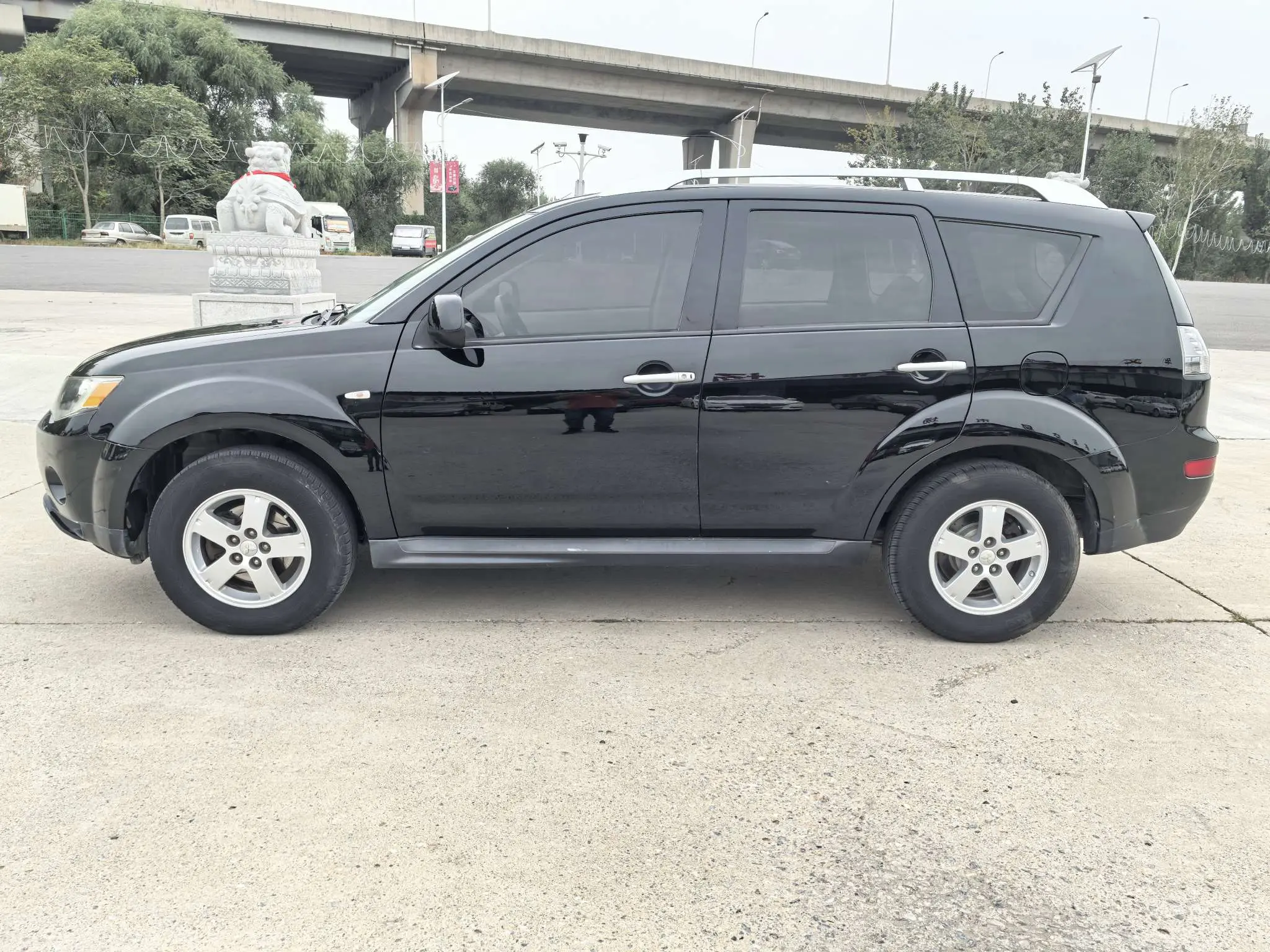 Mitsubishi Outlander (imported)