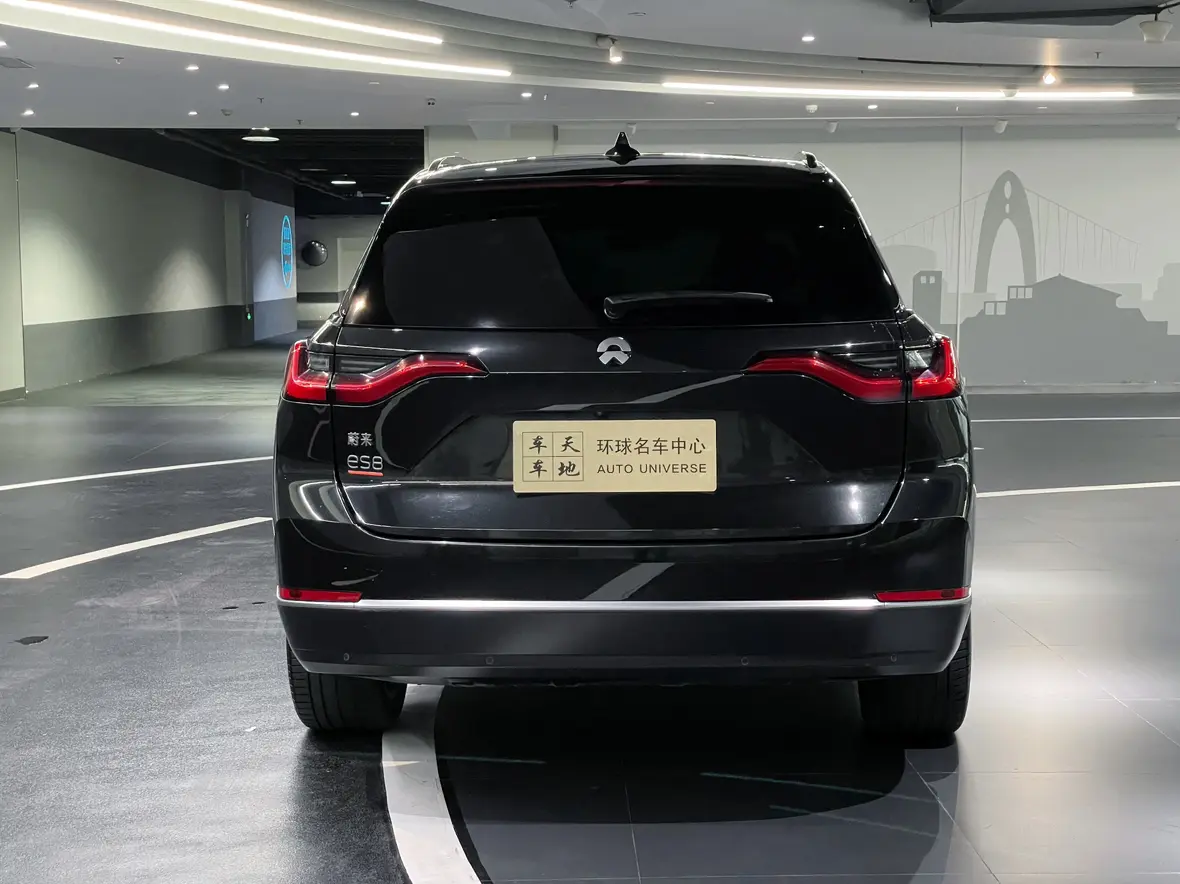 NIO ES8