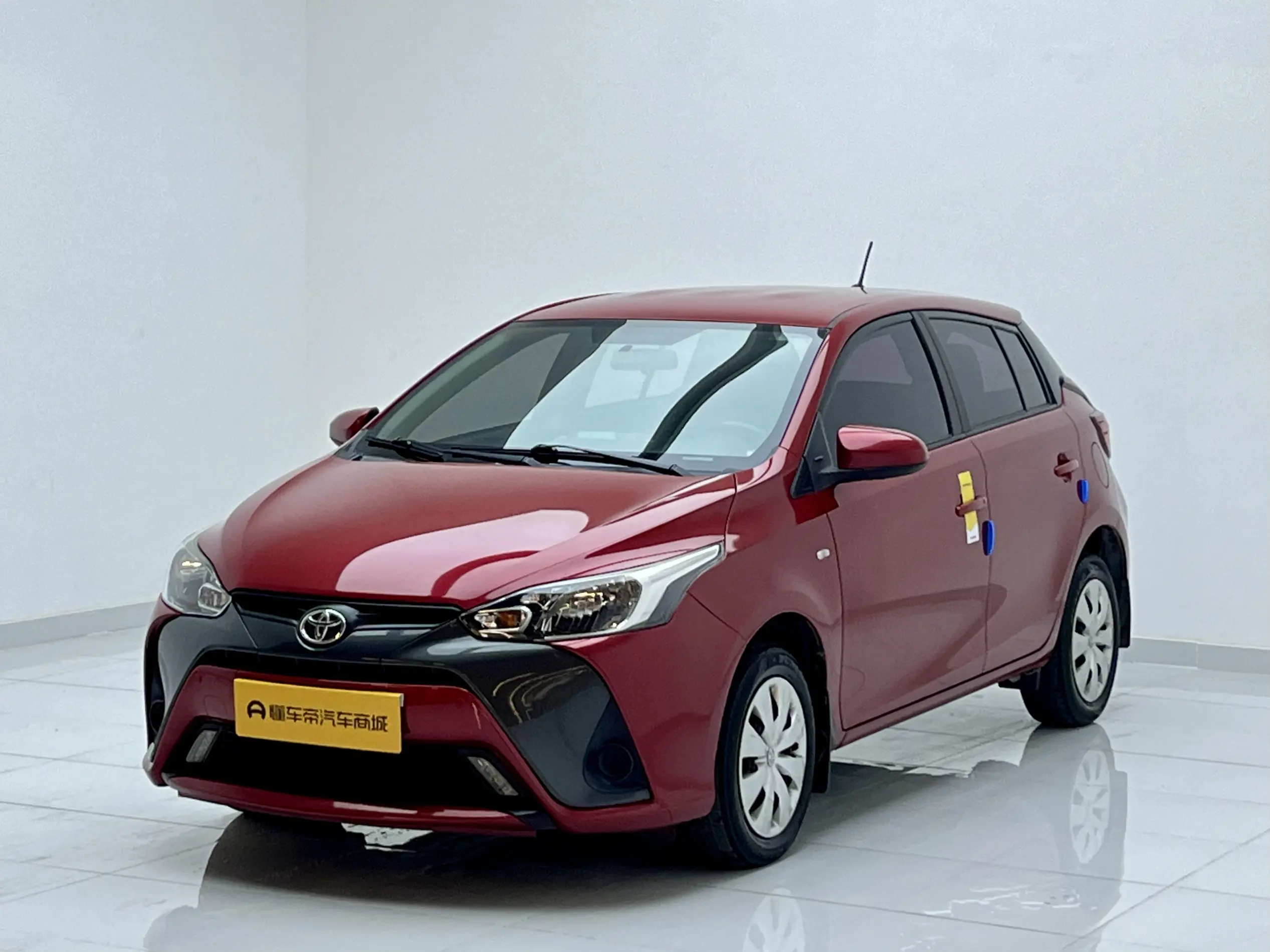 Toyota YARiS L to dazzle