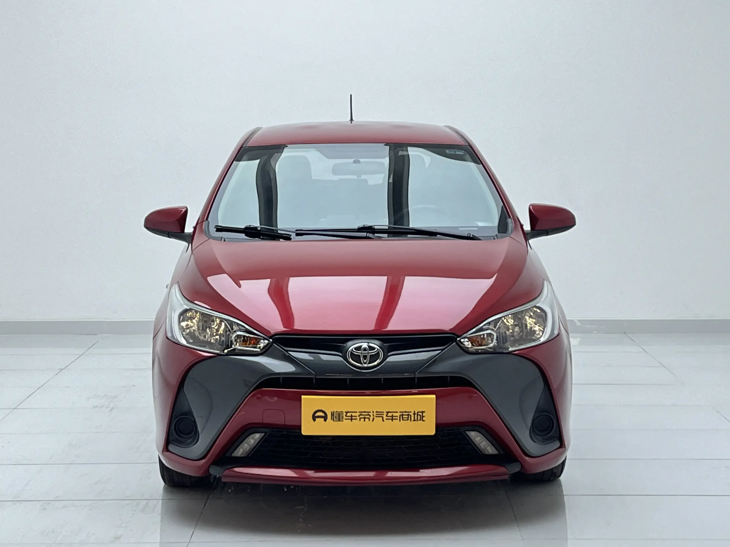 Toyota YARiS L to dazzle