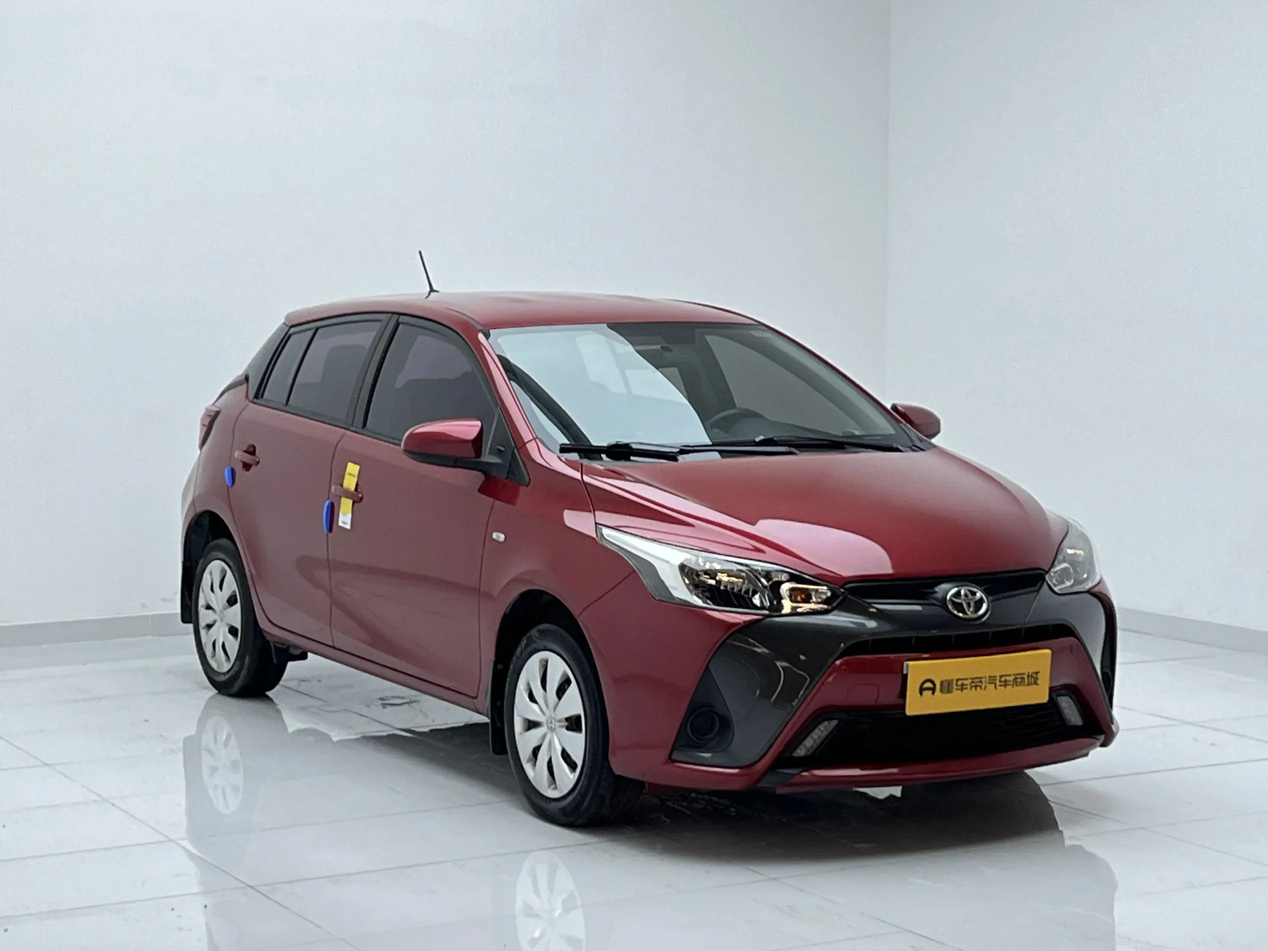 Toyota YARiS L to dazzle