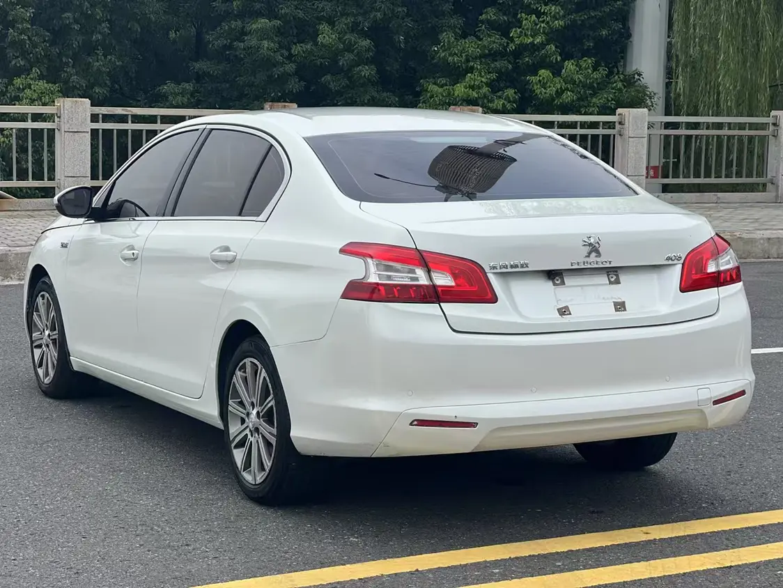 Peugeot 408
