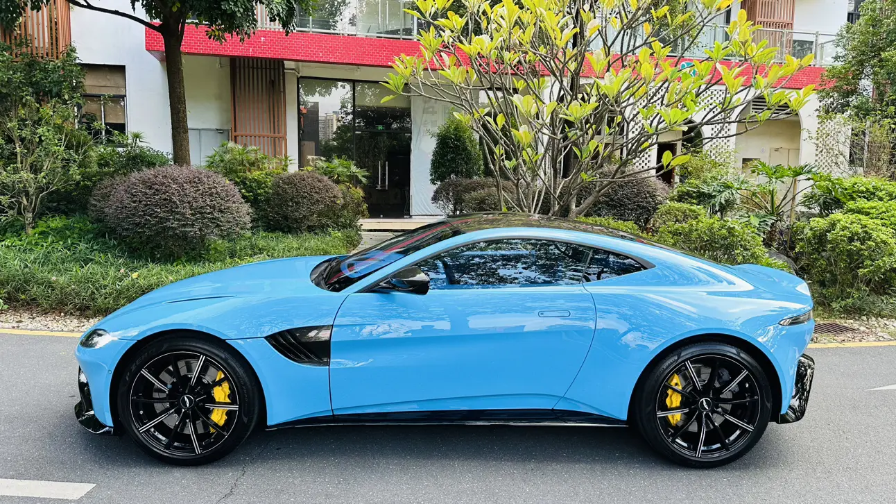 Aston Martin Vantage