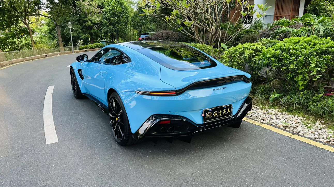 Aston Martin Vantage