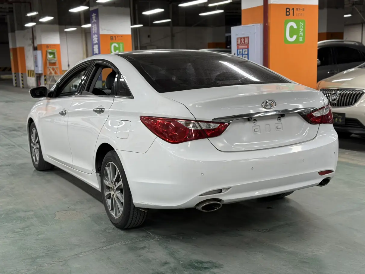 Hyundai Sonata eight
