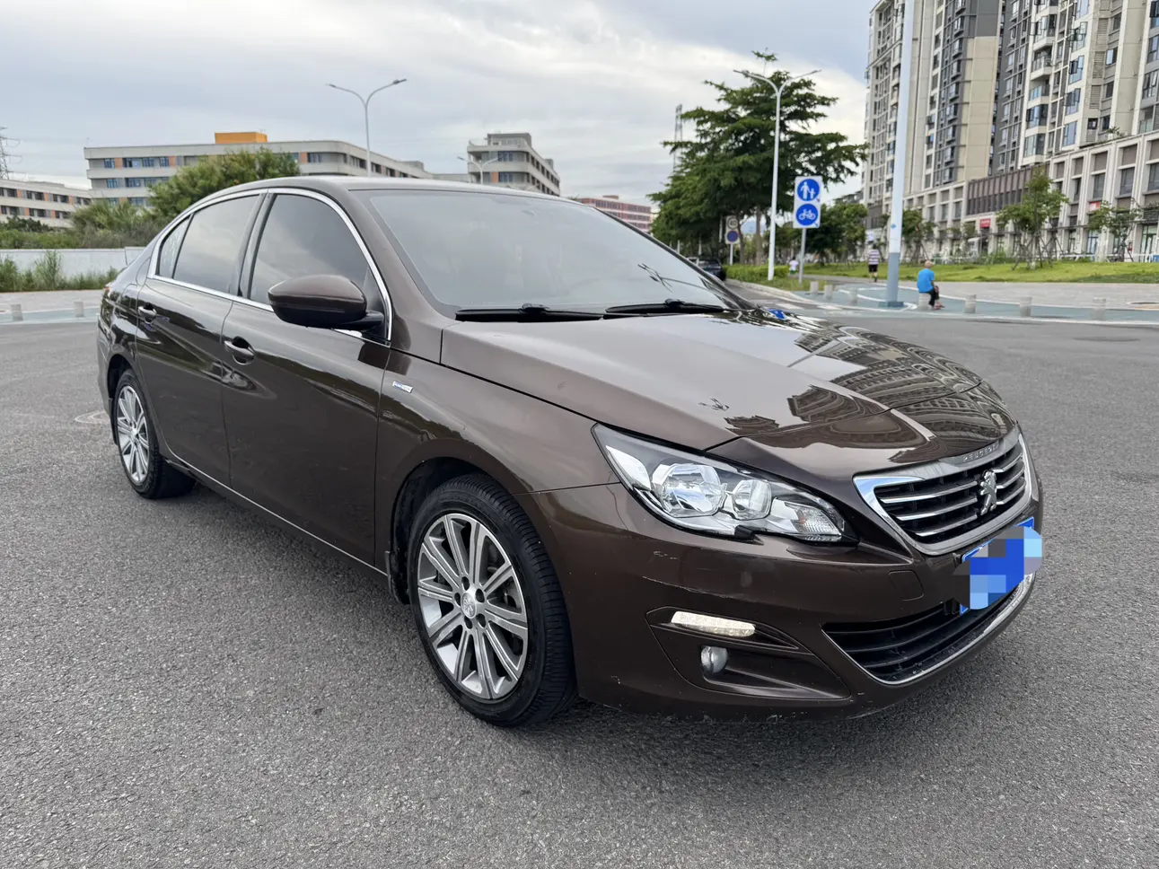 Peugeot 408
