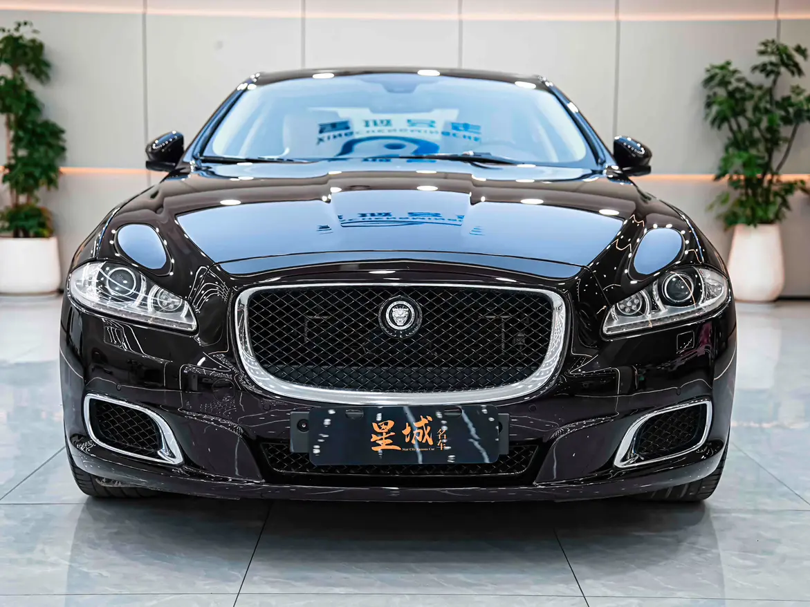 Jaguar XJ