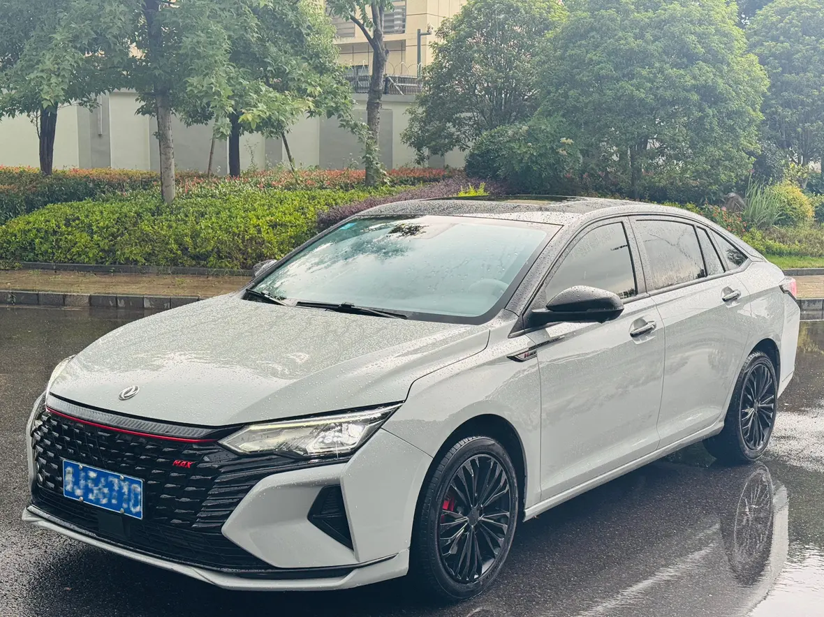 Dongfeng Yixuan MAX  из Китая