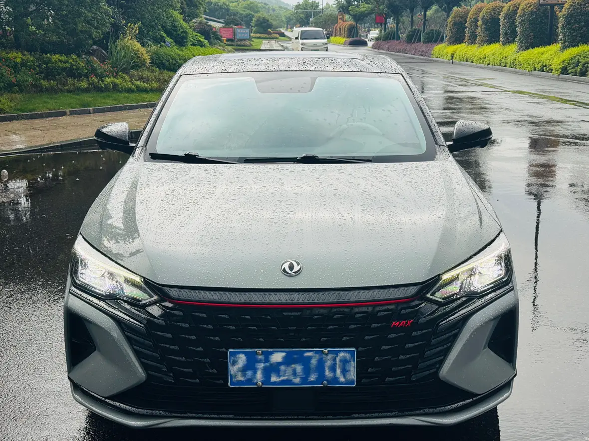 Dongfeng Yixuan MAX  из Китая