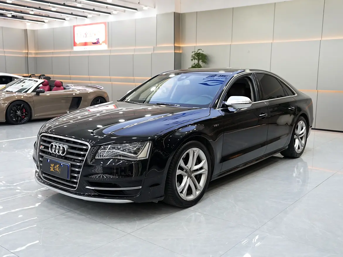 Audi S8  из Китая