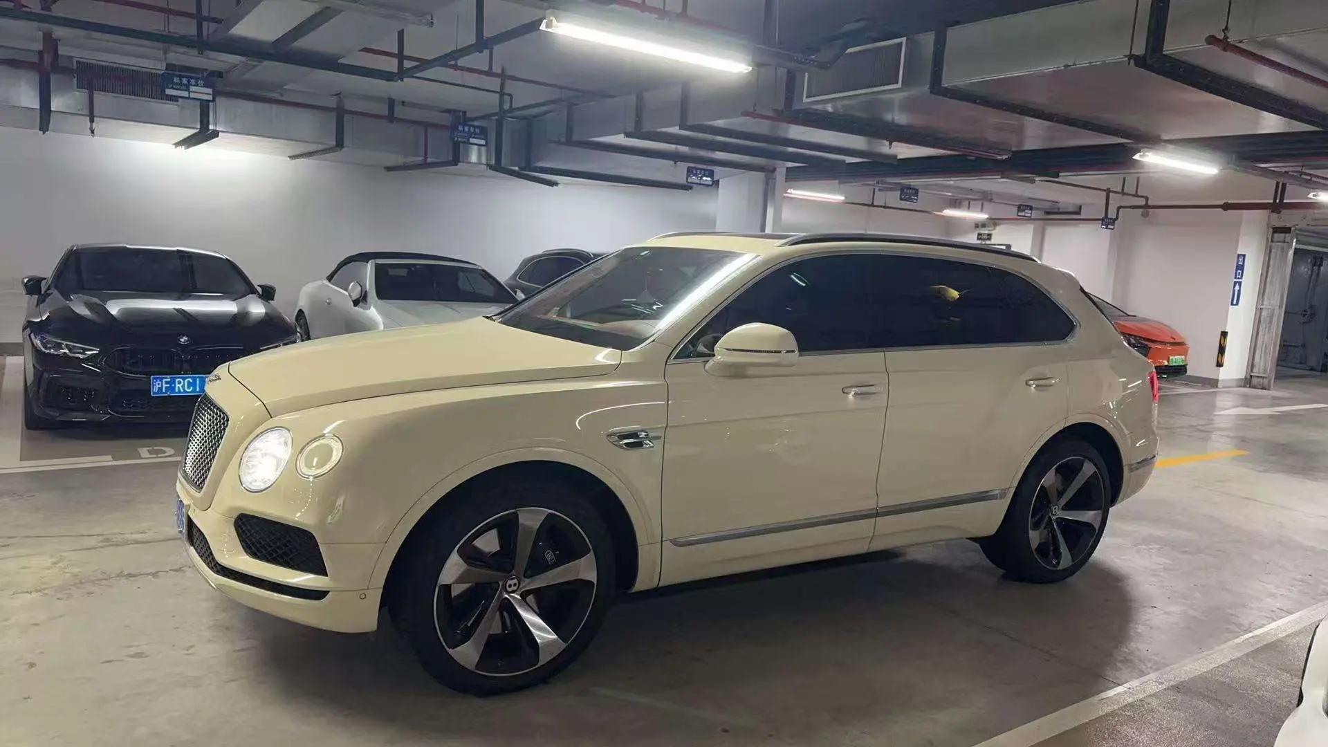 Bentley Bentayga  из Китая