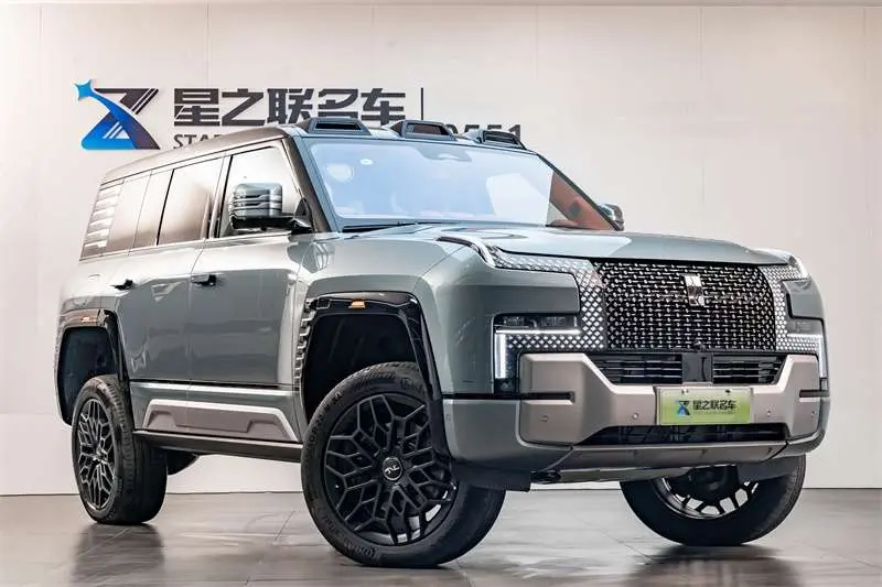 BYD Yangwang U8  из Китая