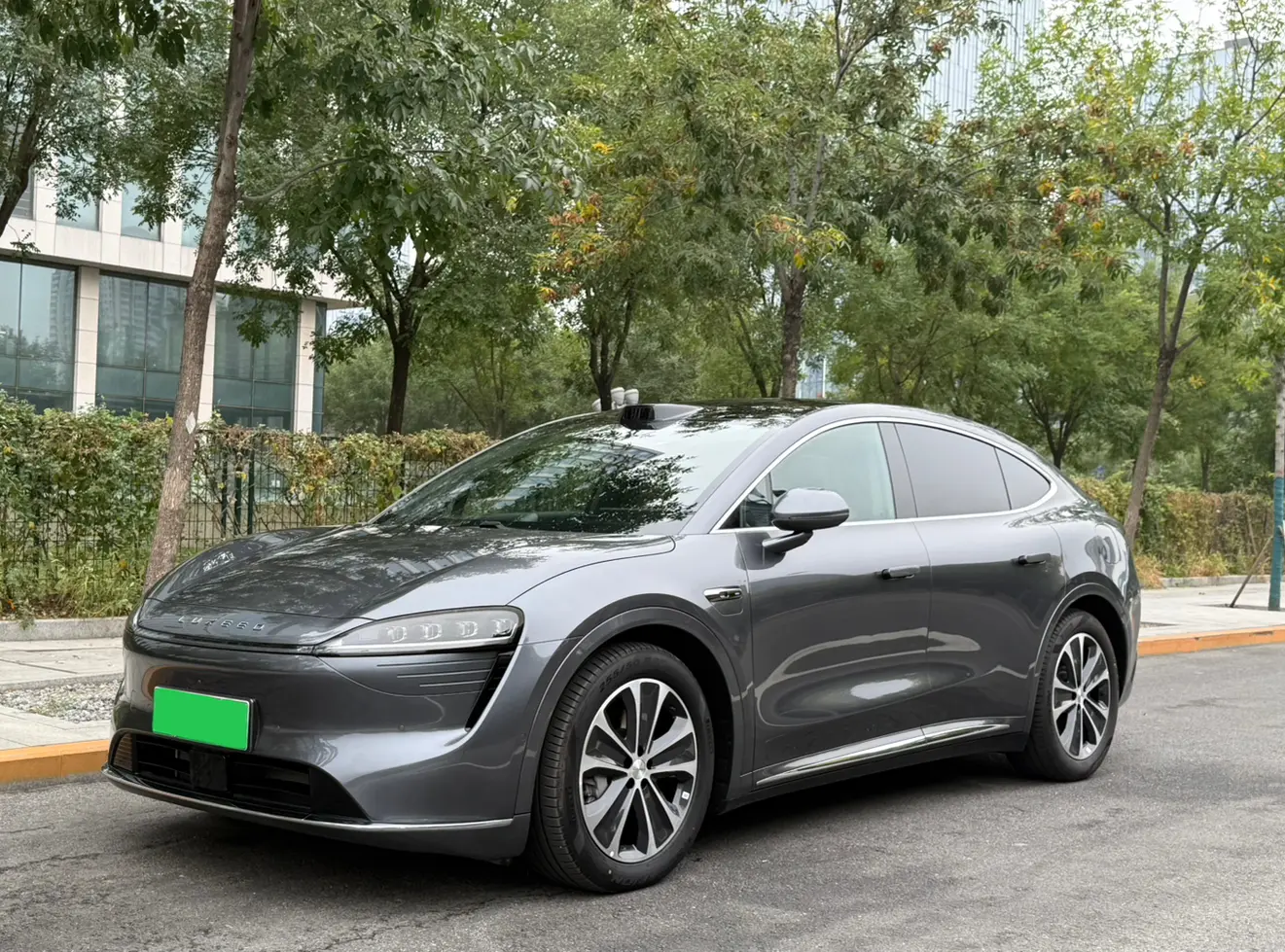 Luxeed Zhijie R7