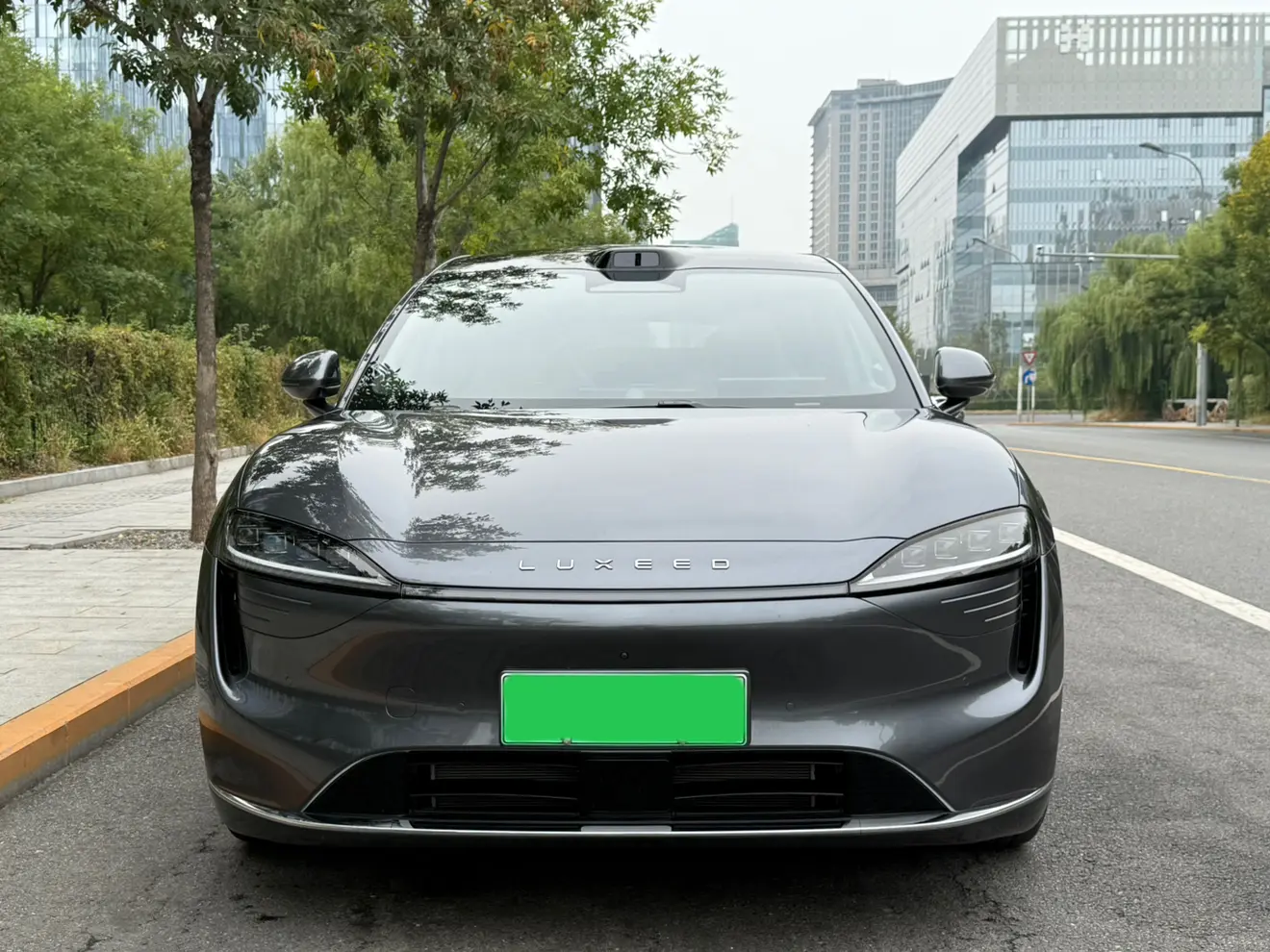 Luxeed Zhijie R7