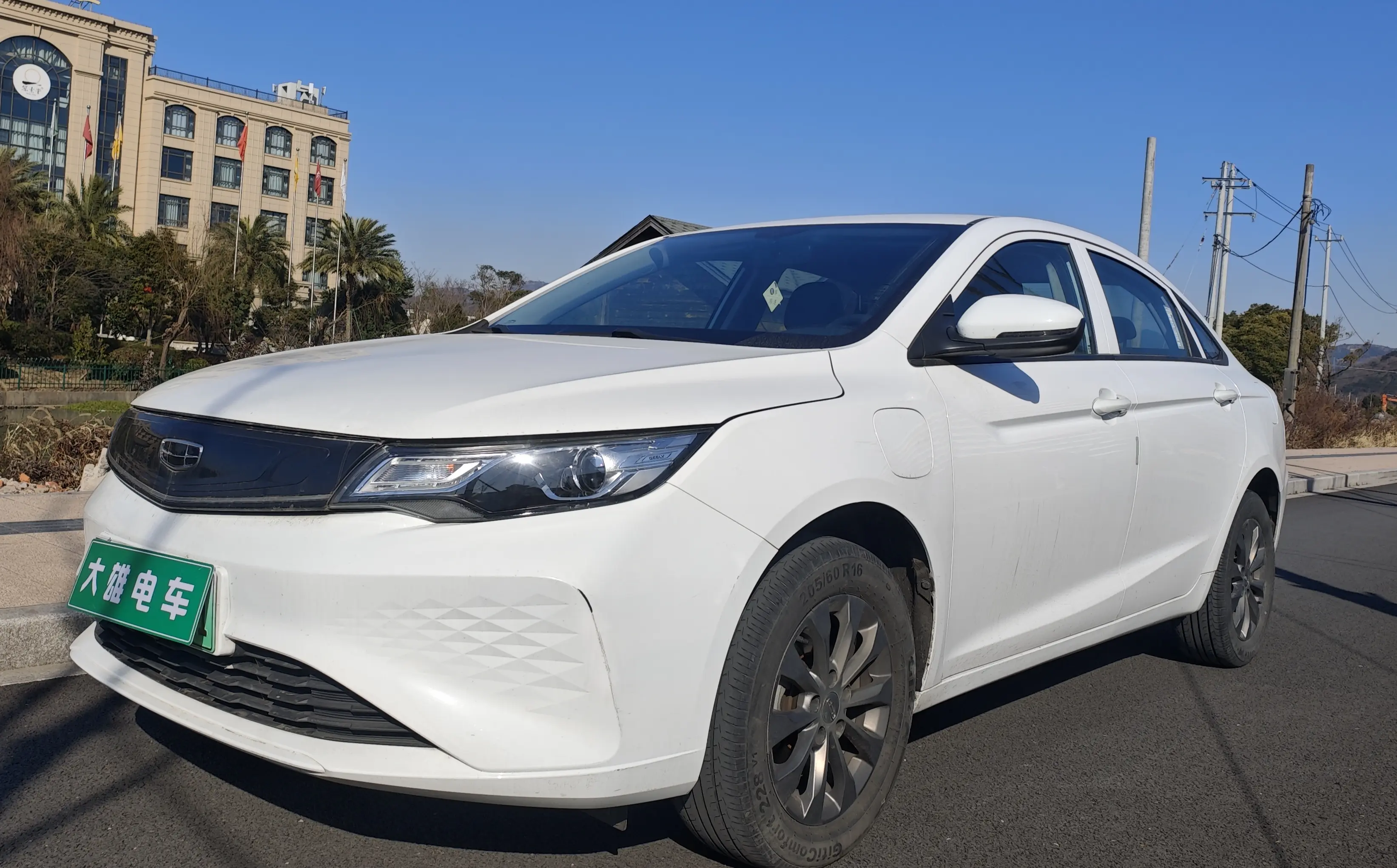 Geely Emgrand EV  из Китая