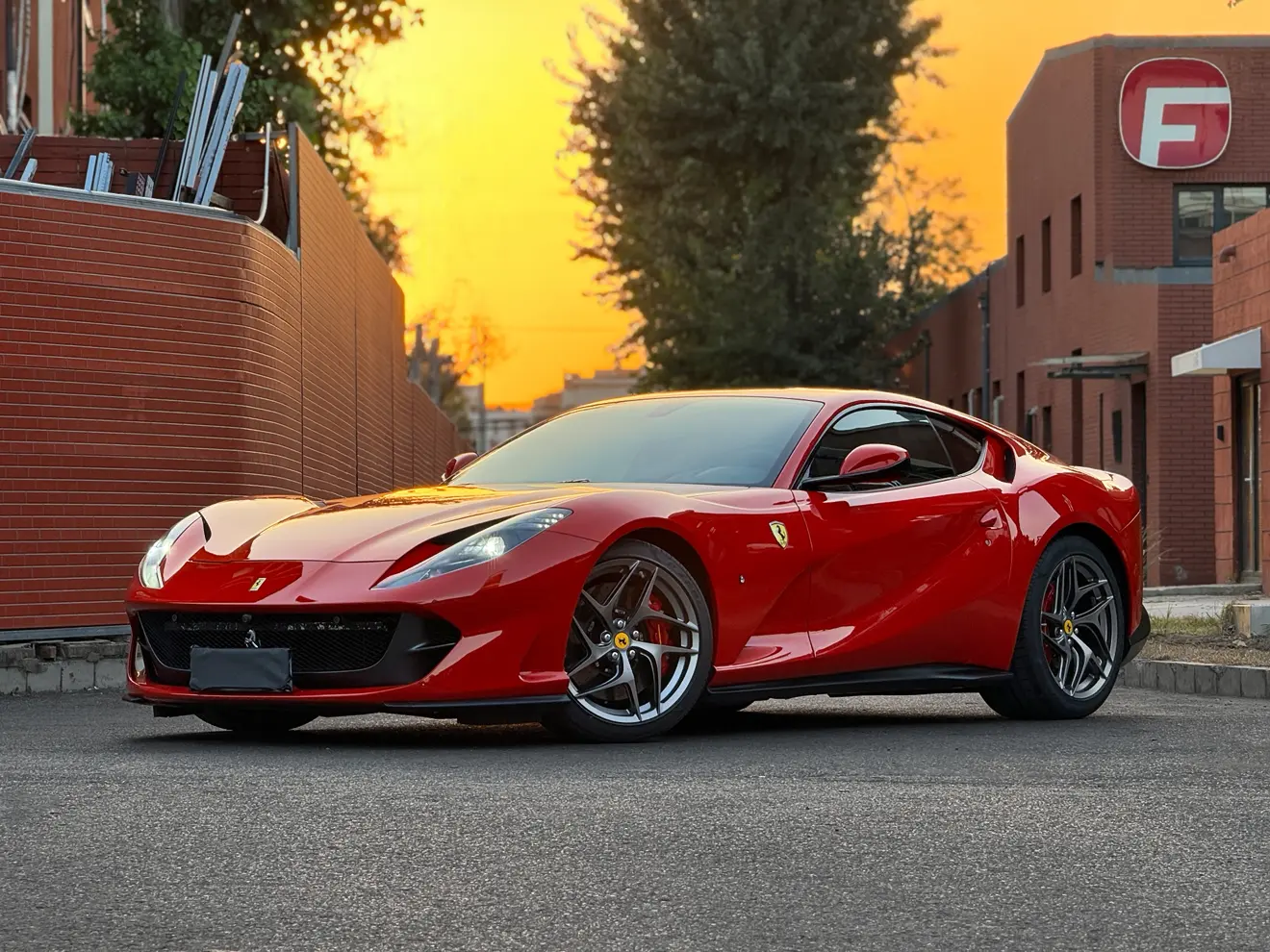 Ferrari 812  из Китая