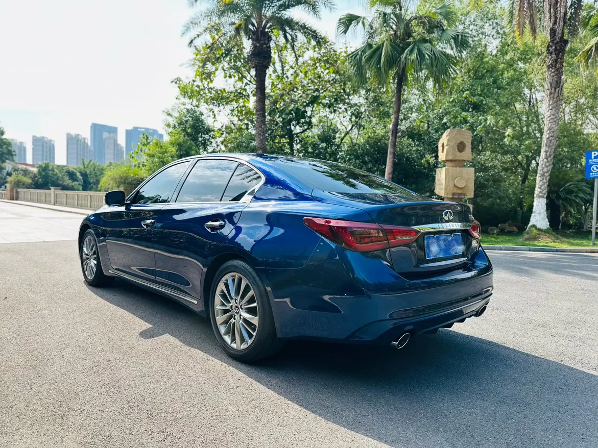 Infiniti Q50L