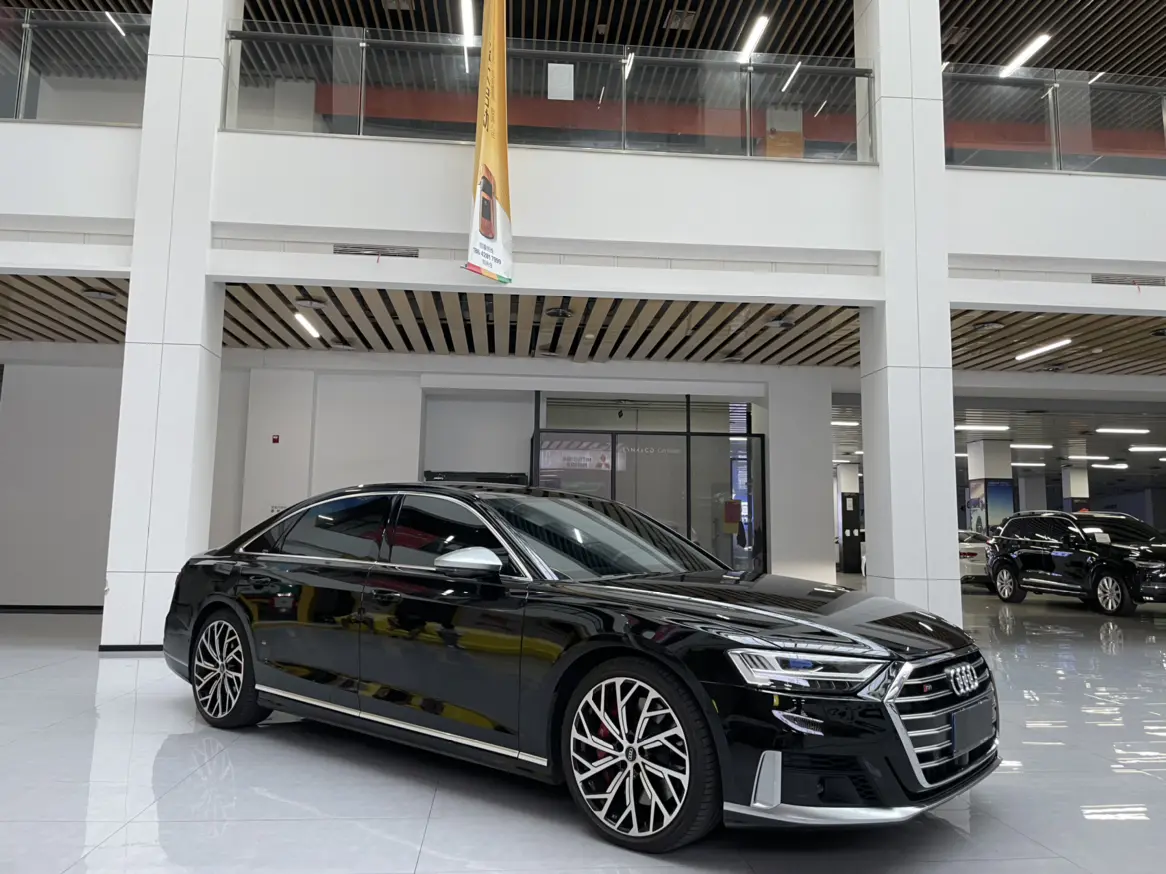 Audi S8