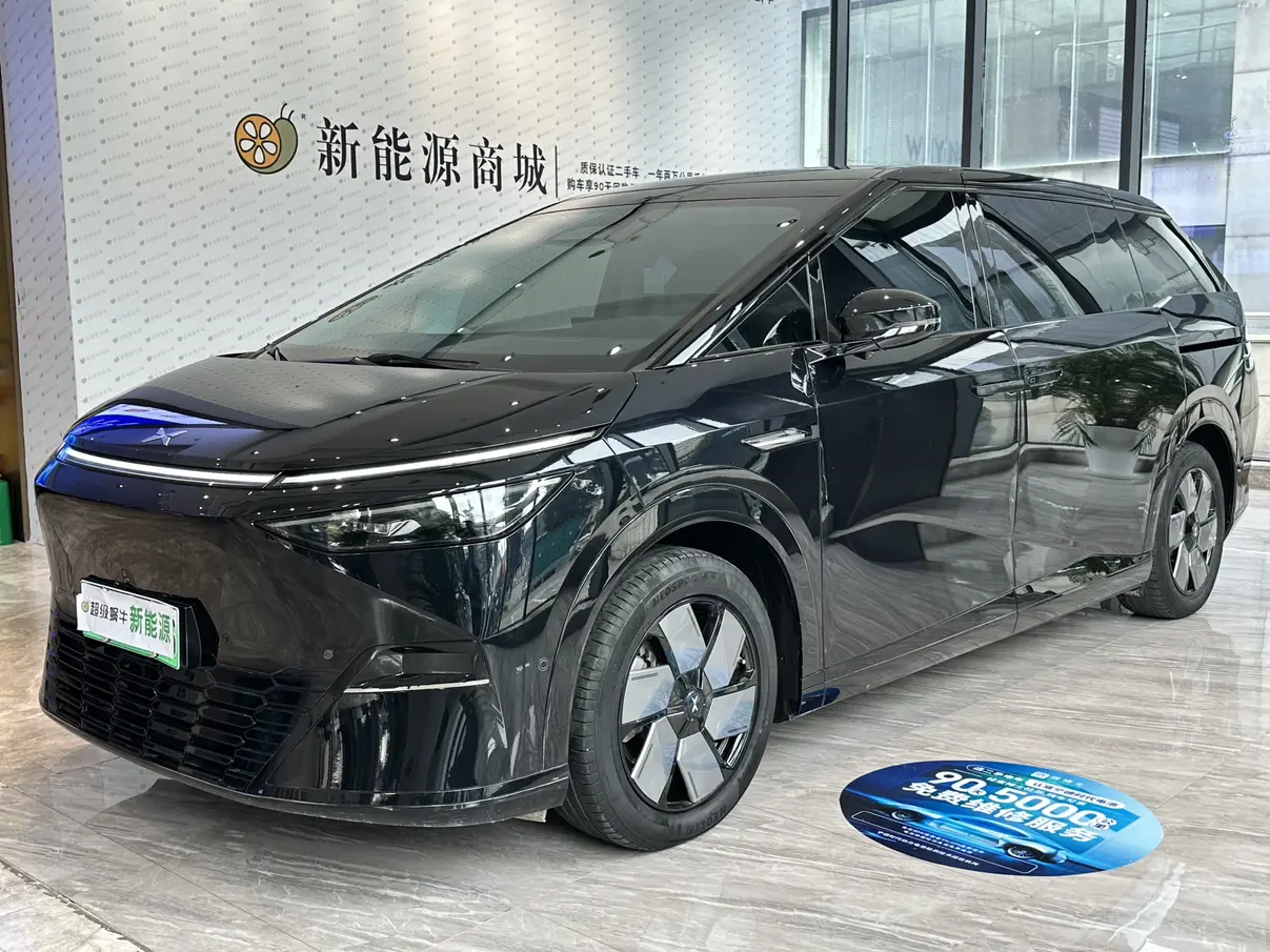 Xpeng X9  из Китая