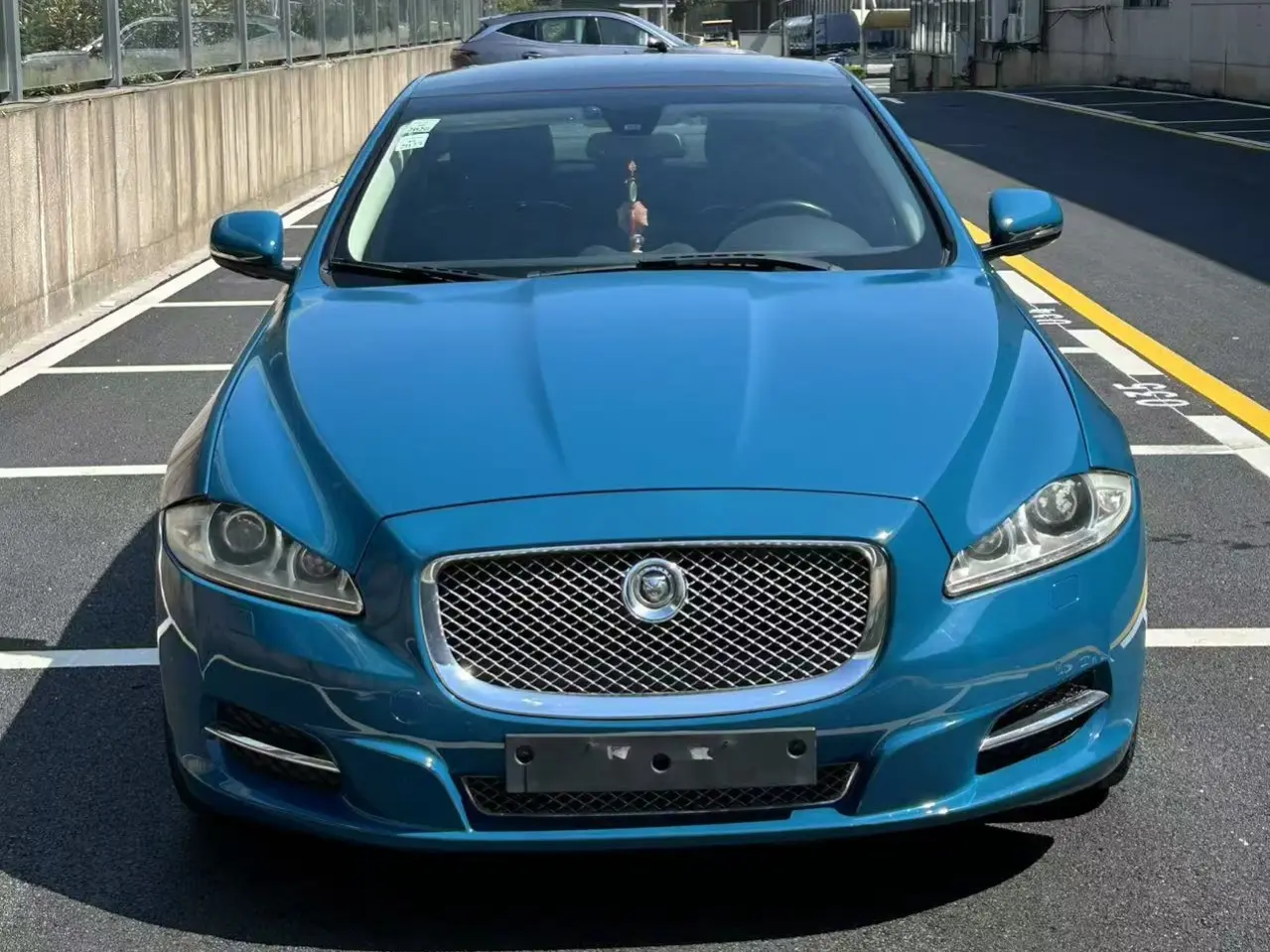 Jaguar XJ  из Китая
