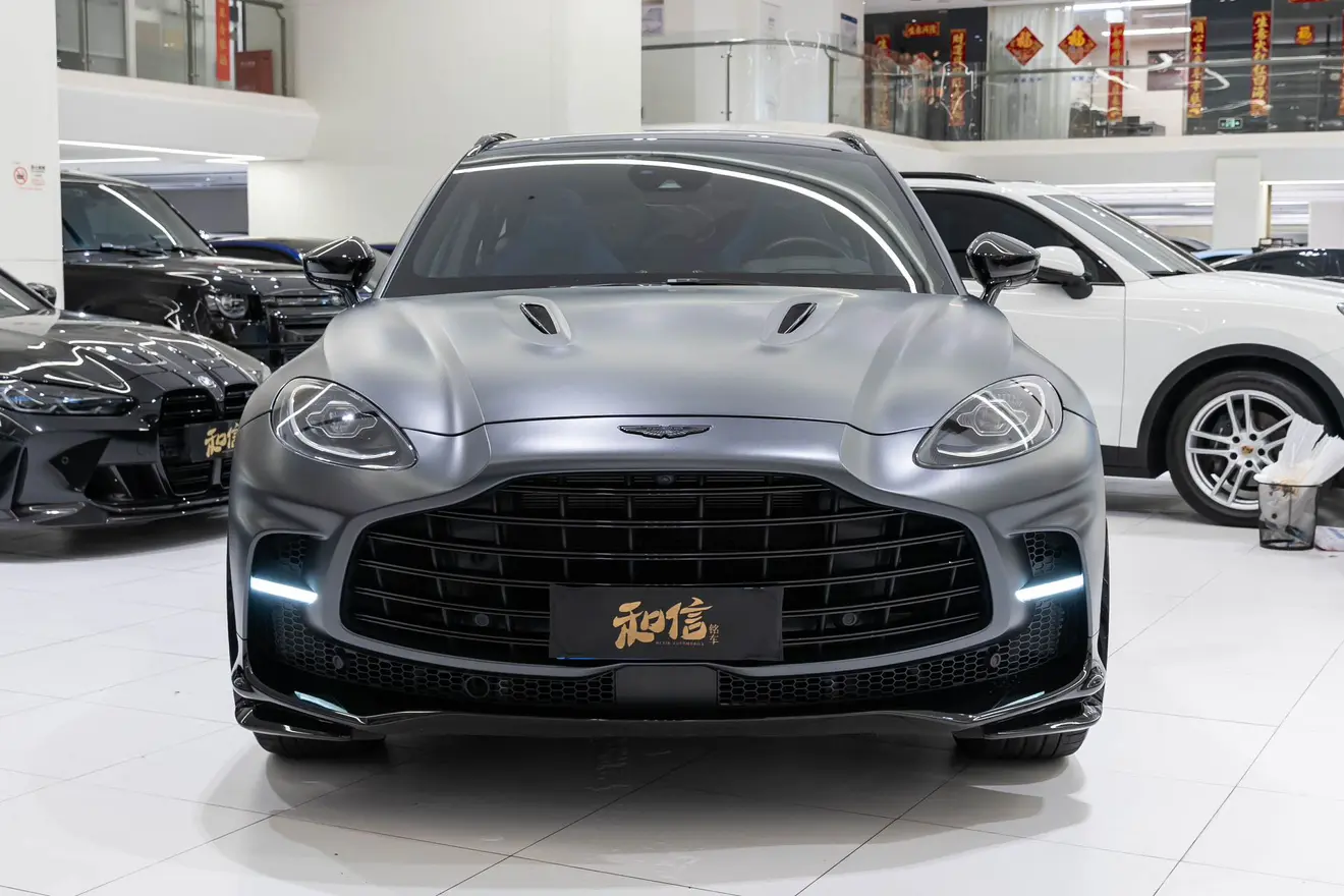 Aston Martin DBX