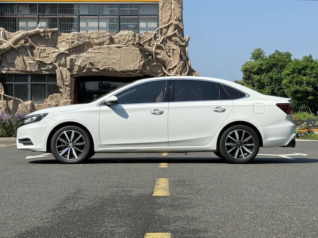 Roewe i6