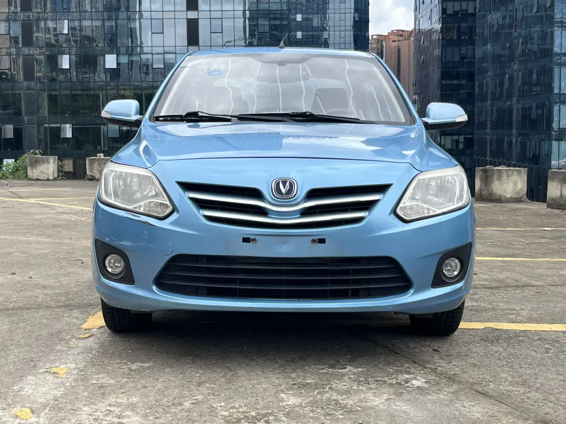 Changan Yuexiang V3  из Китая