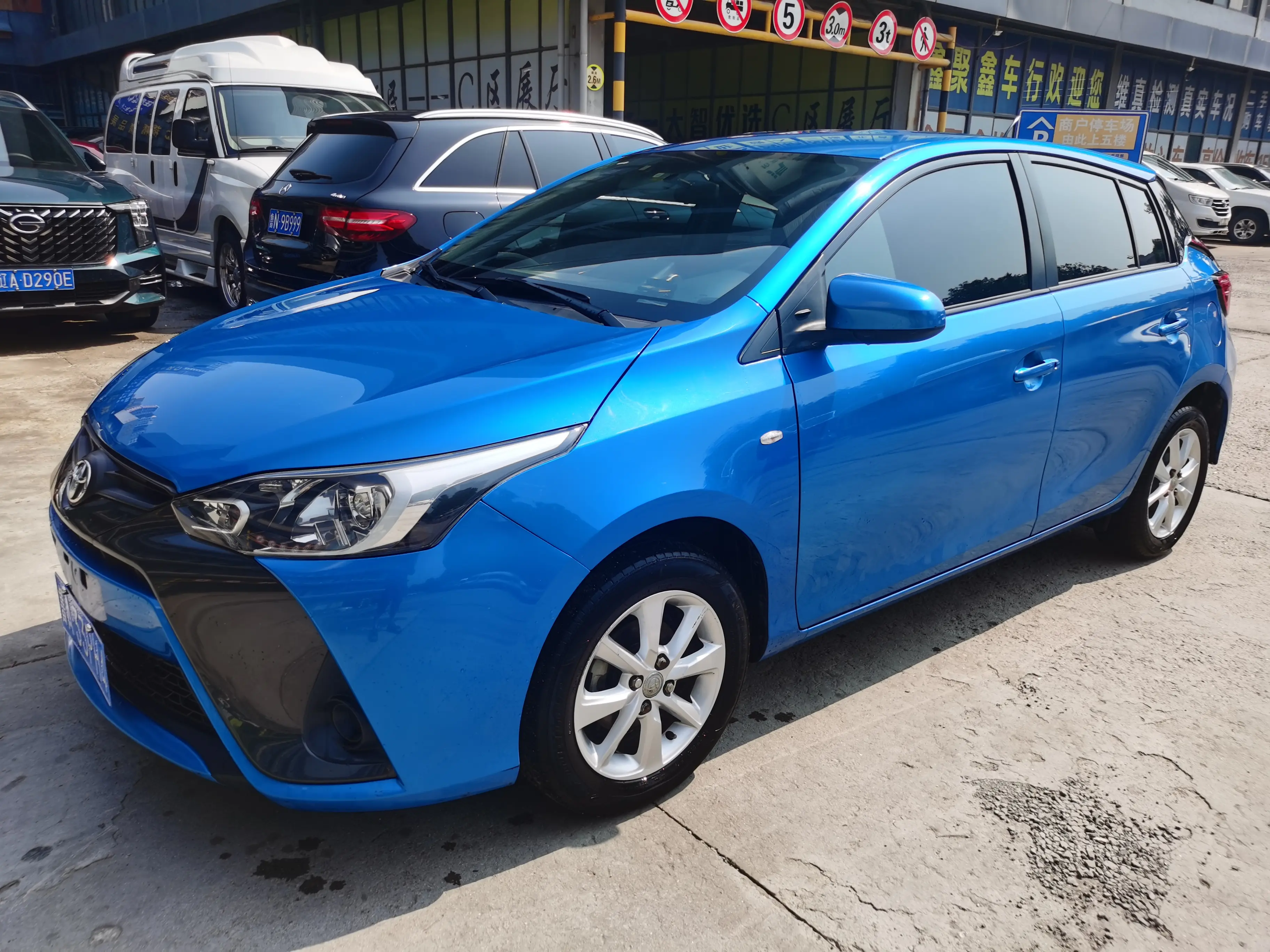 Toyota YARiS L to dazzle