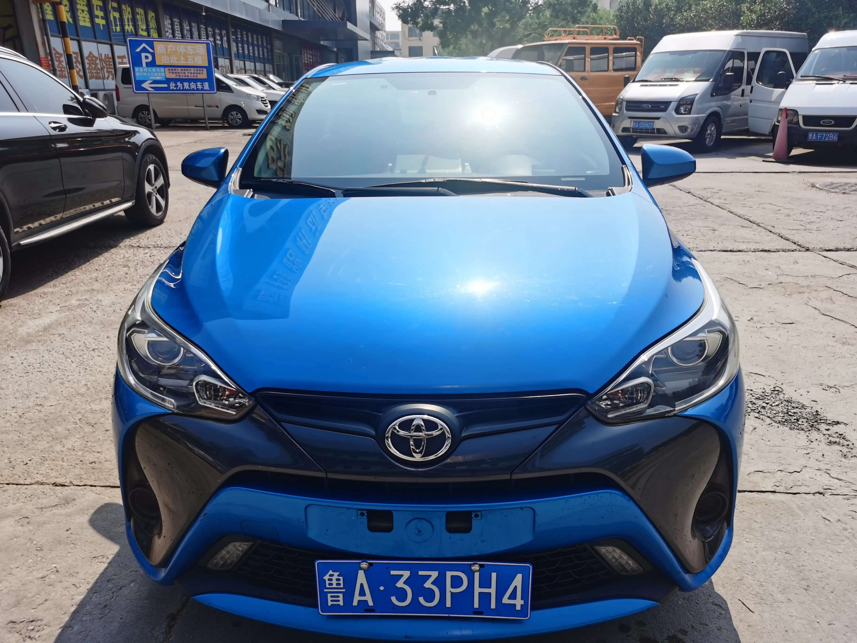 Toyota YARiS L to dazzle