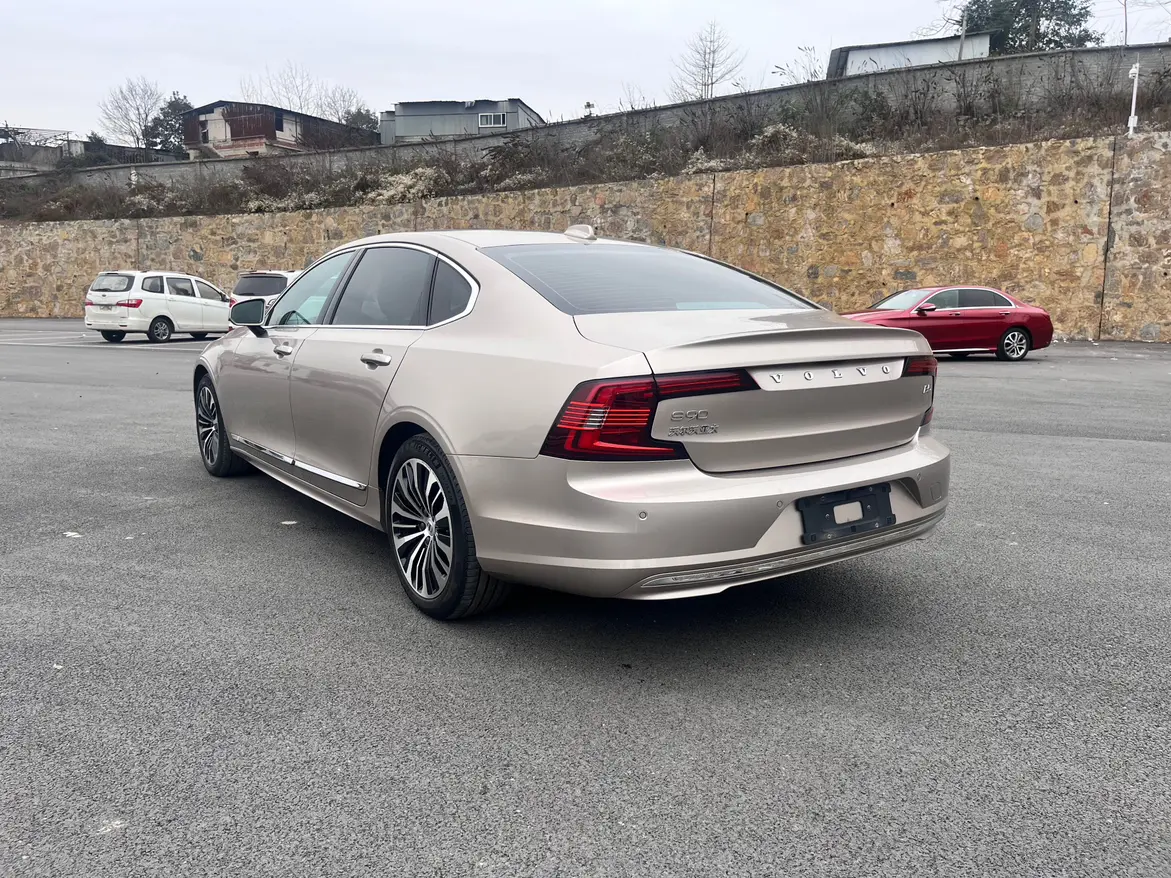 Volvo S90