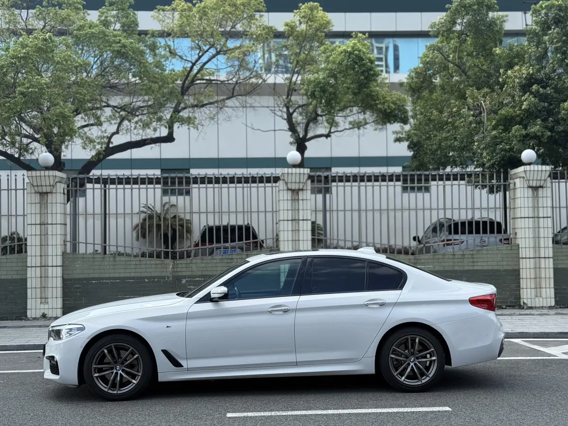 BMW 5 Series (imported)