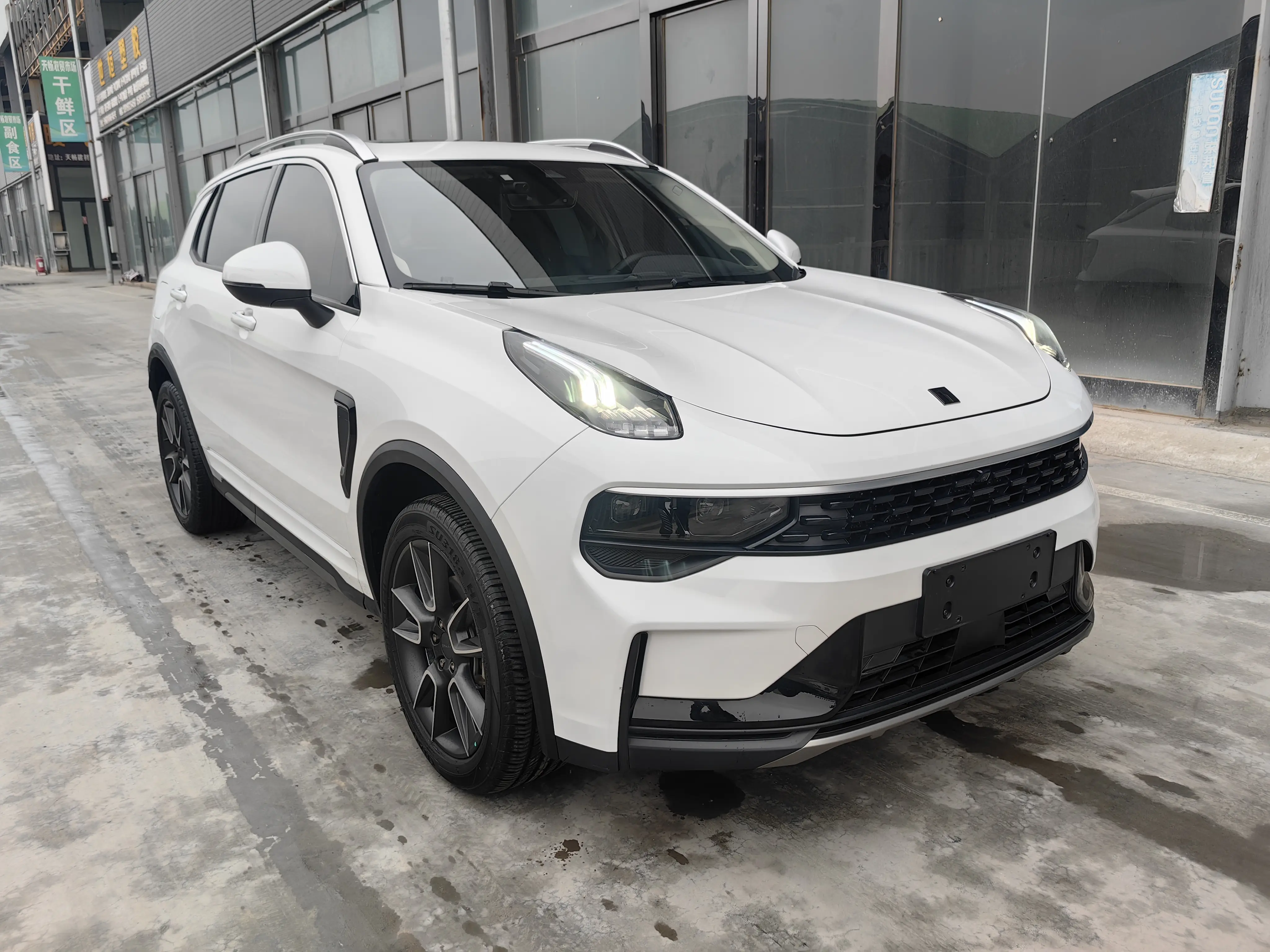 Lynk & Co 01