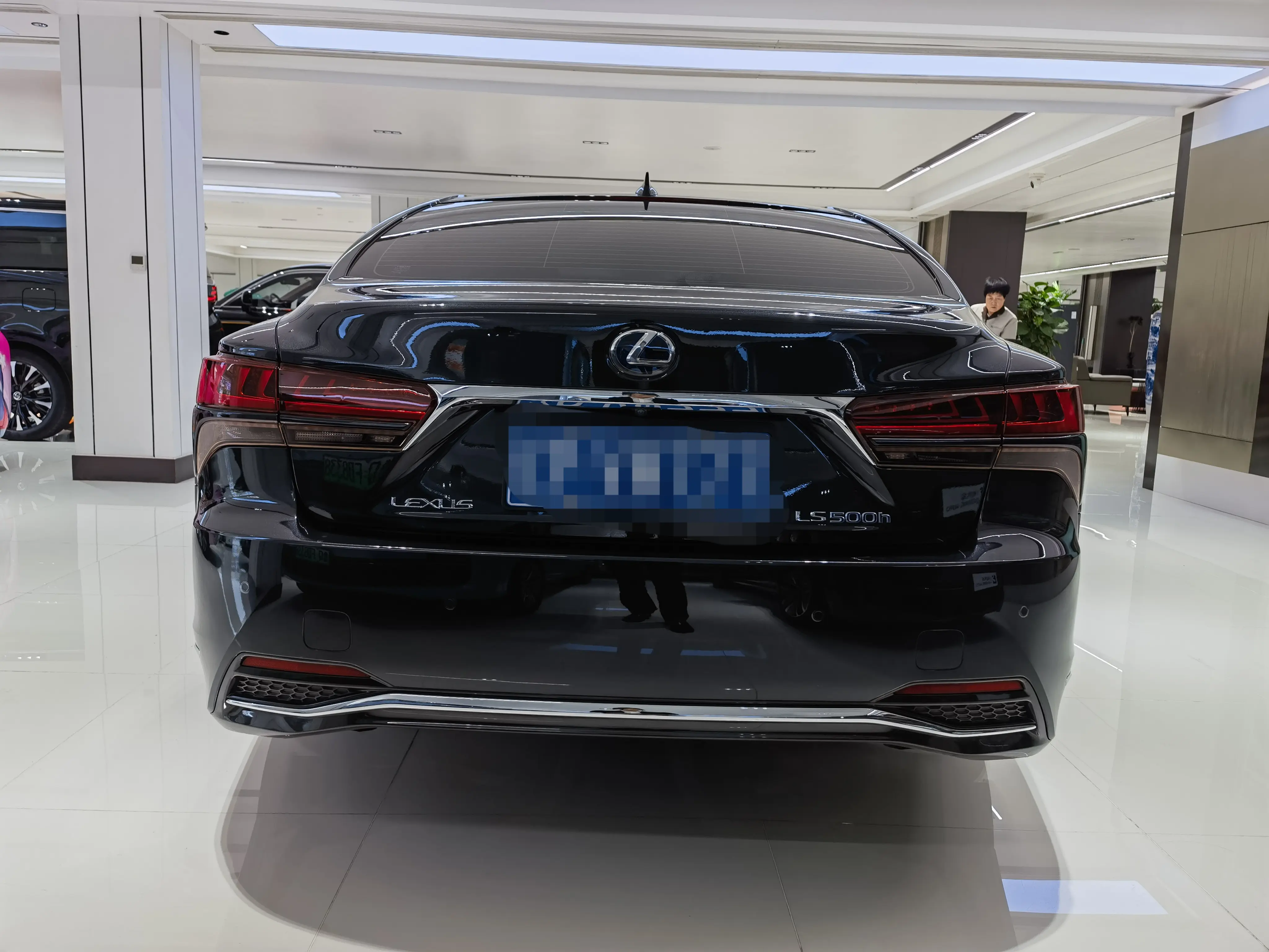 Lexus LS