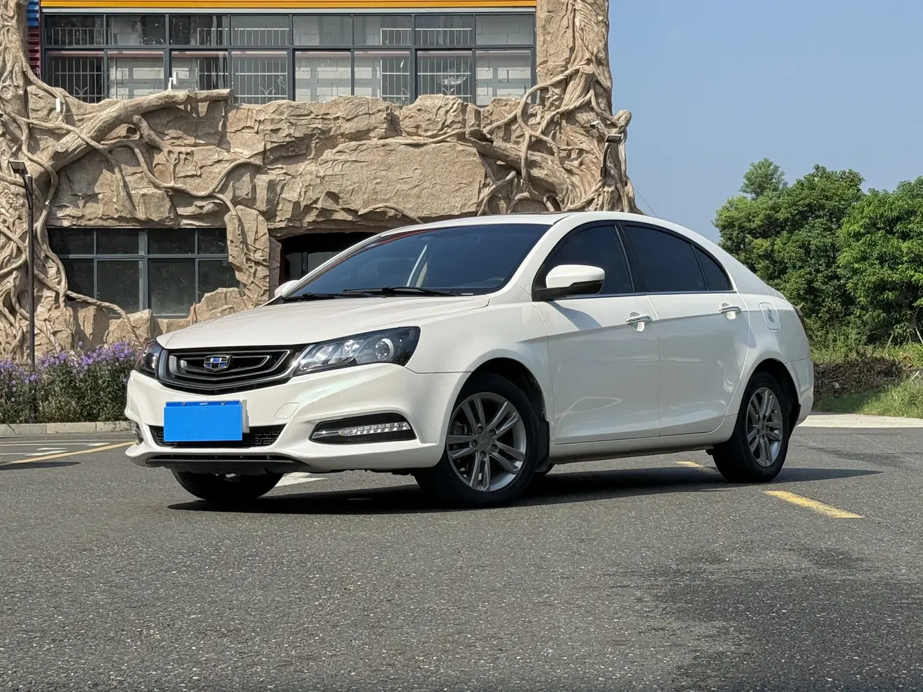 Geely Emgrand  из Китая
