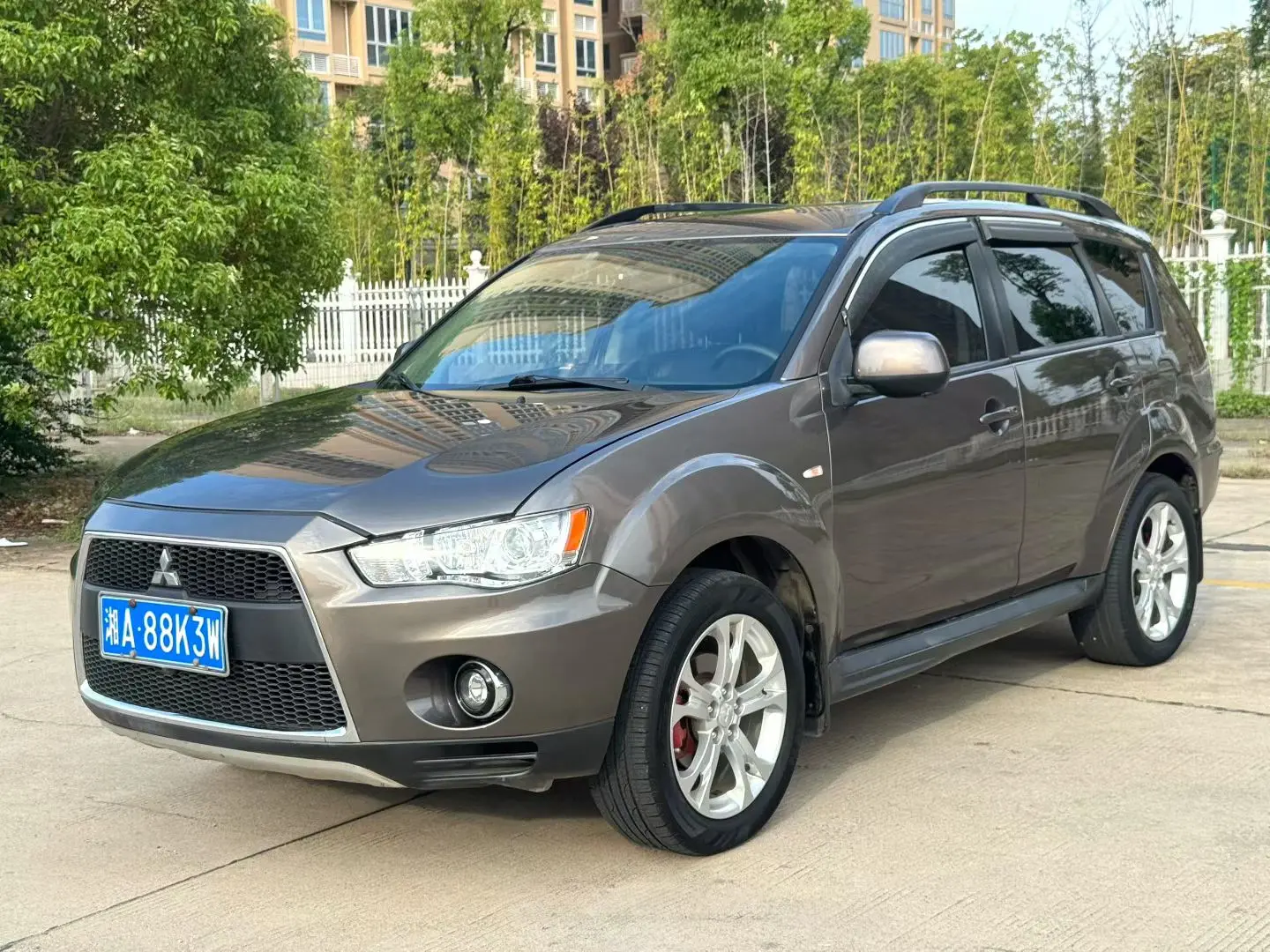 Mitsubishi Outlander (imported)