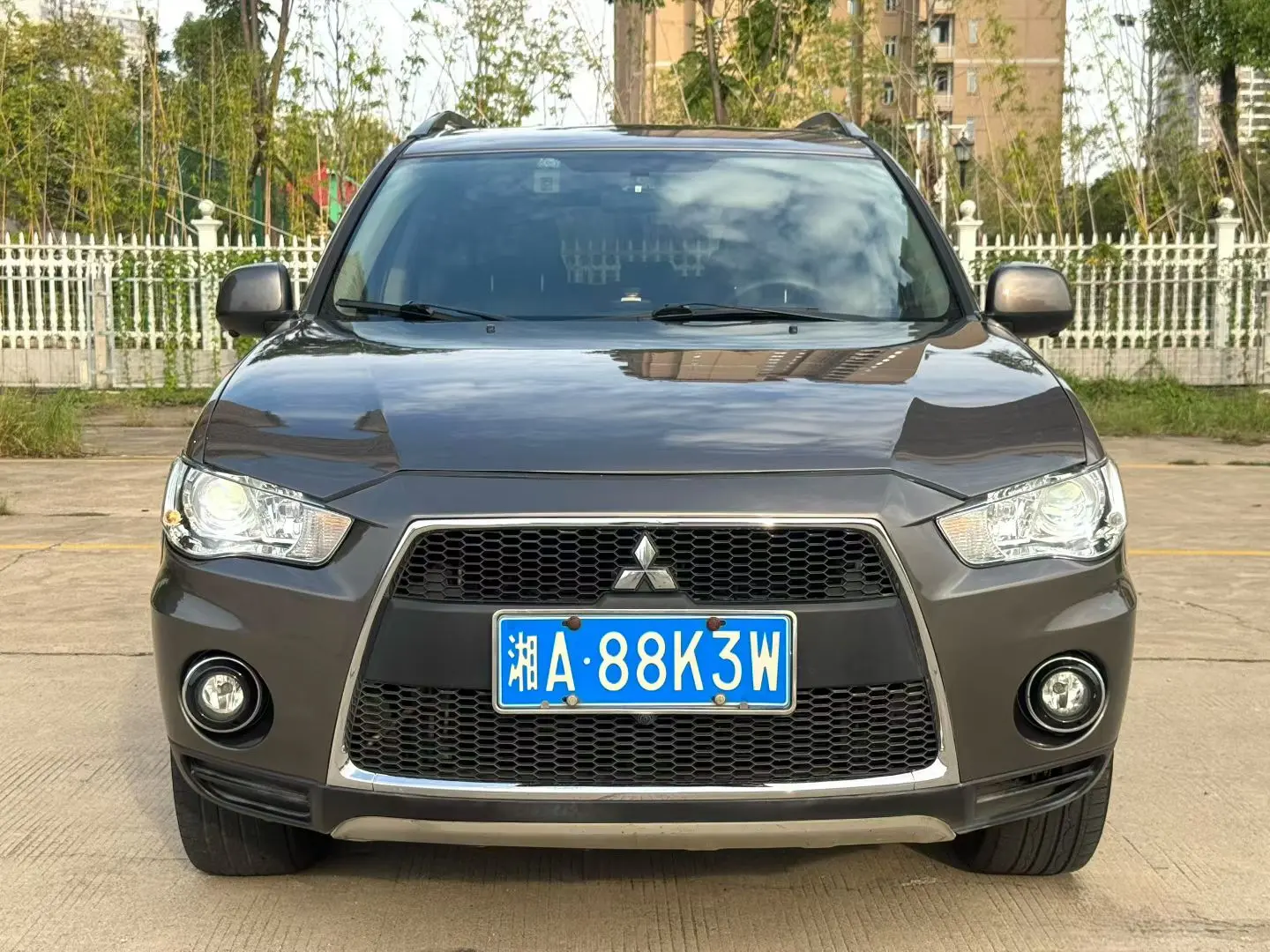 Mitsubishi Outlander (imported)