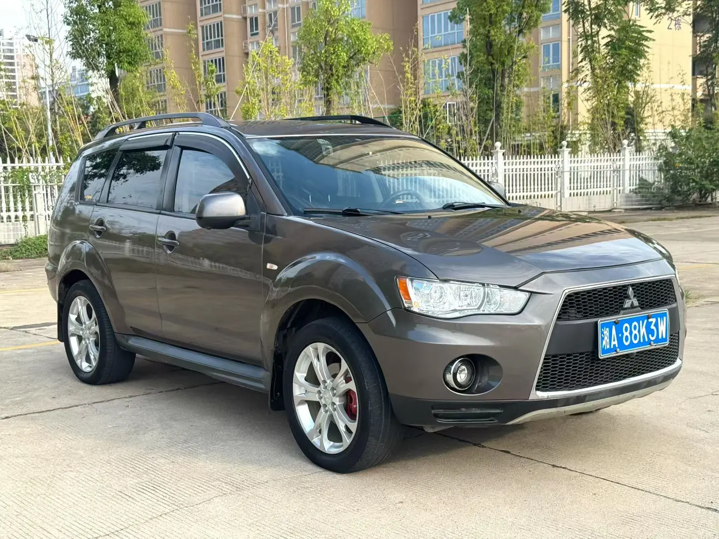 Mitsubishi Outlander (imported)