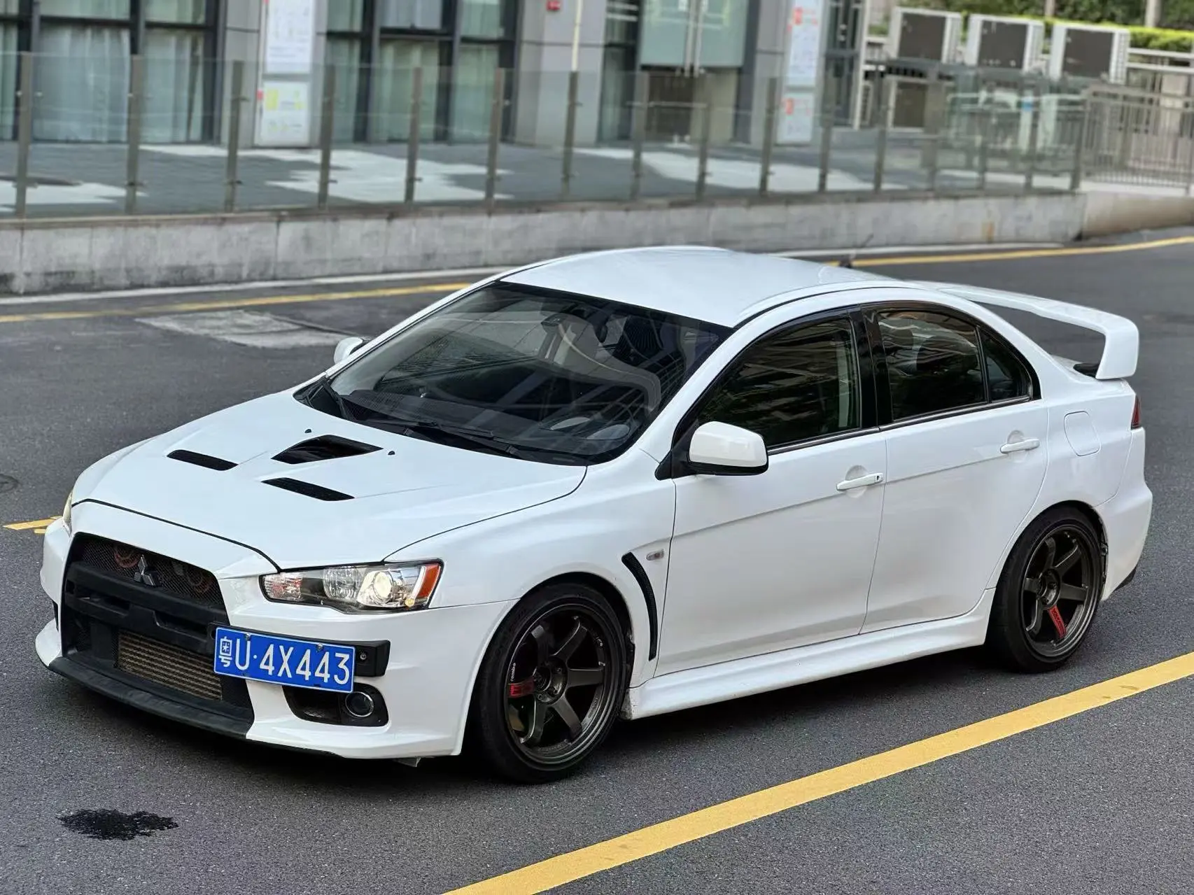 Mitsubishi LANCER