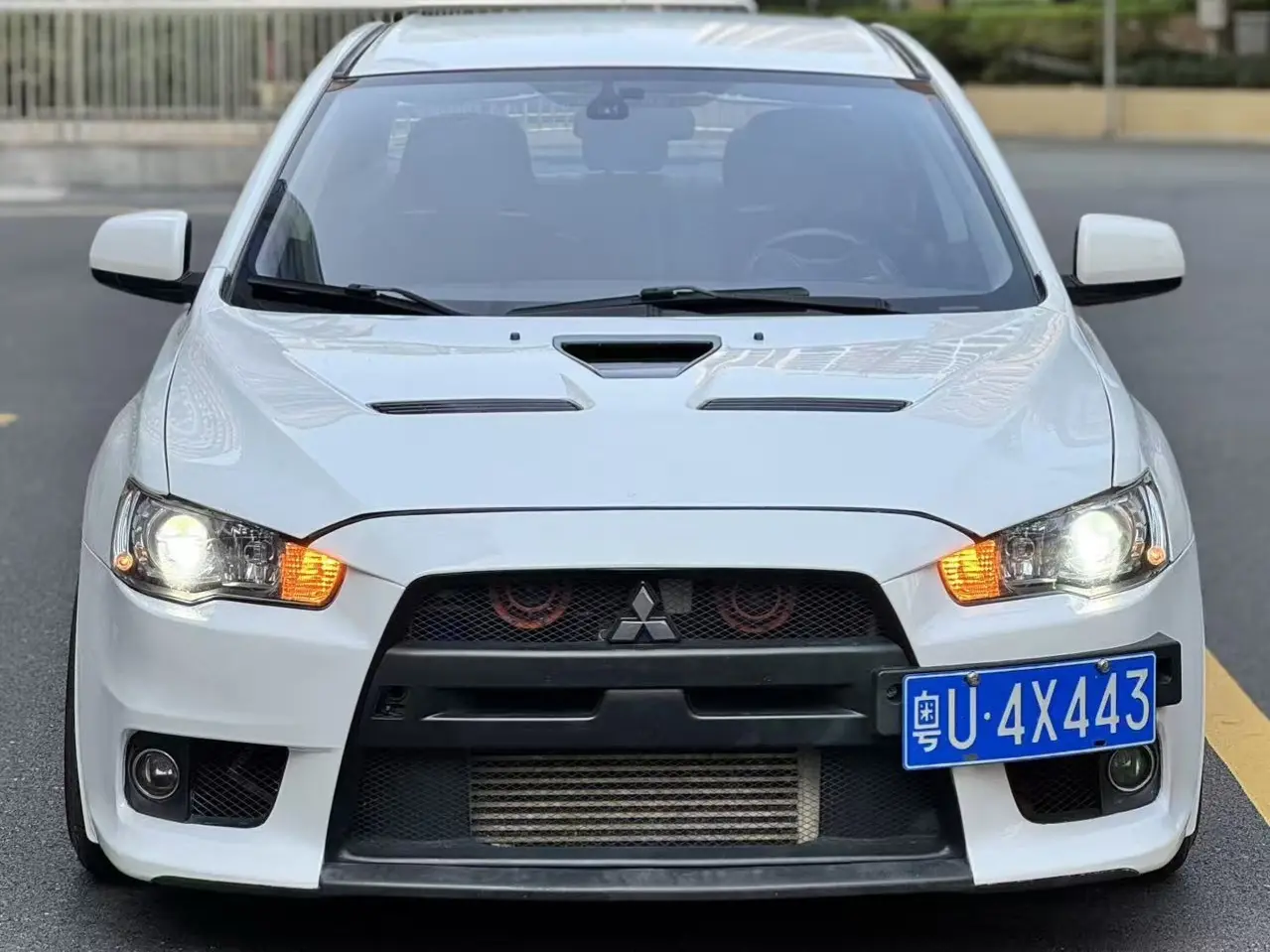 Mitsubishi LANCER