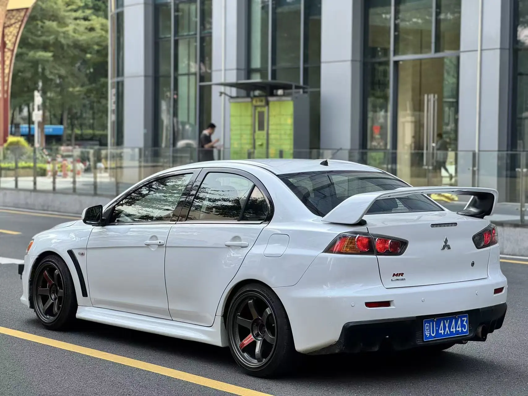 Mitsubishi LANCER
