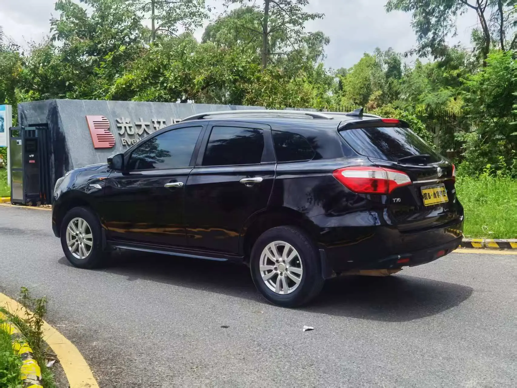 Kai Chen Venucia T70