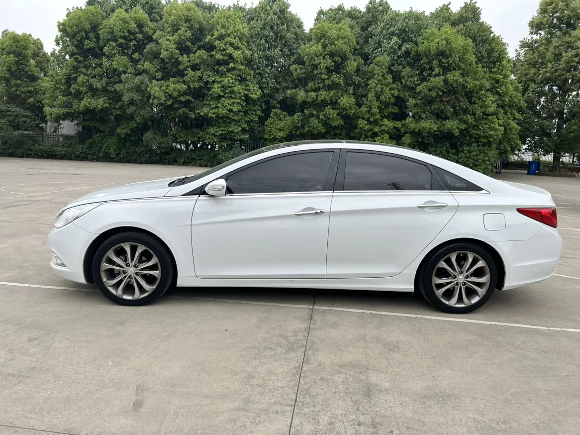 Hyundai Sonata eight